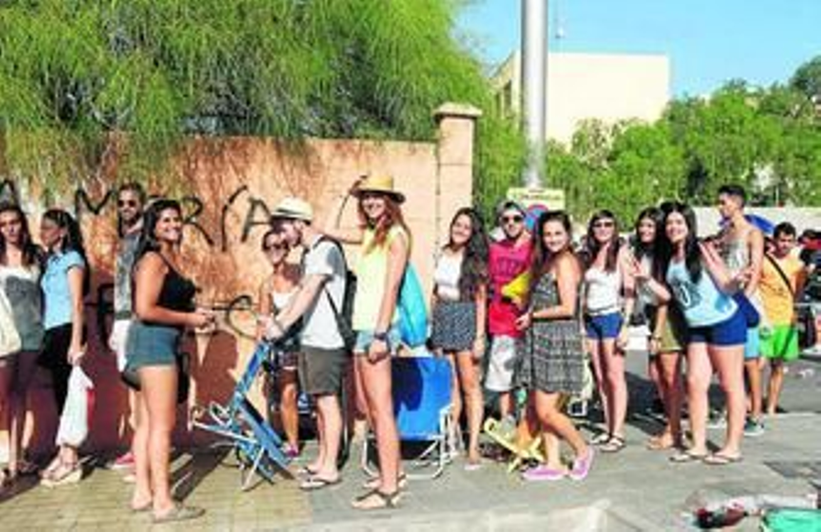 Irene, Iván, Eva, Cristina, Berta y Rafael se llevaron hasta unas silletas.