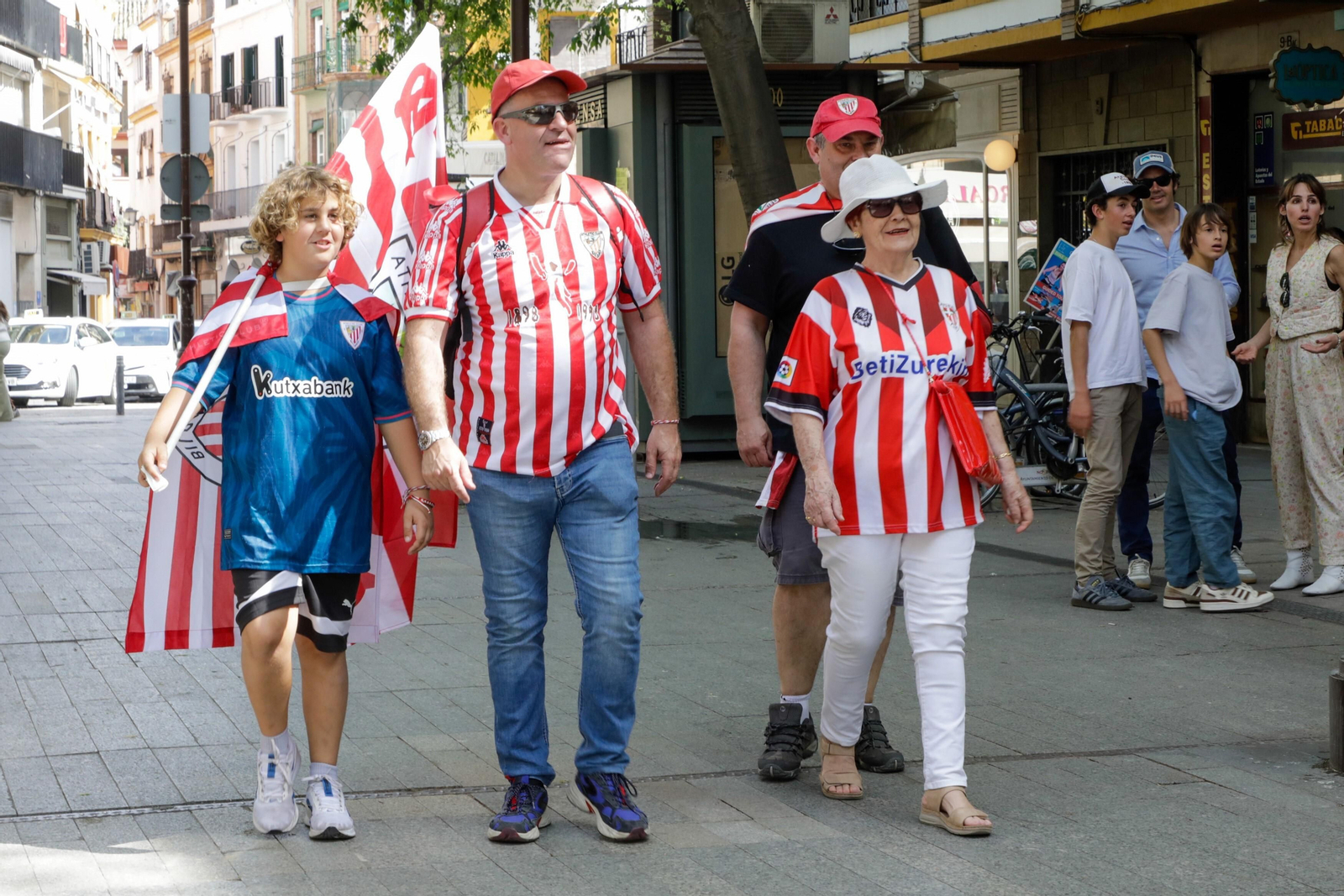 Las fotos de hinchas del Athletic y del Mallorca por Sevilla