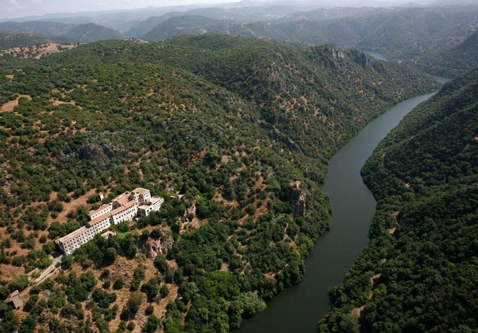 El antiguo Seminario de Santa María de los Ángeles, en plena Sierra de Córdoba.