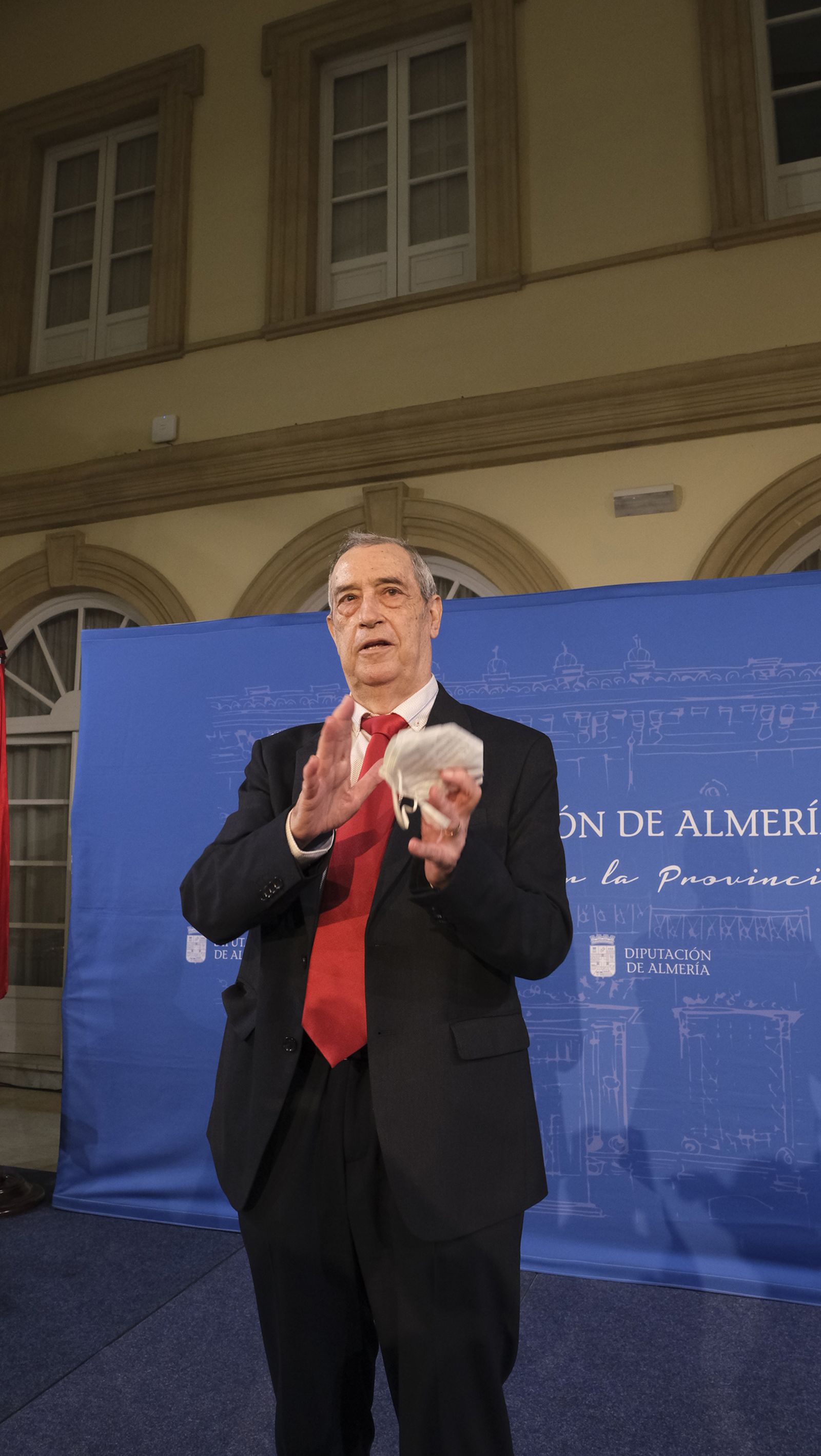 Imágenes de la entrega del Escudo de Oro de la Diputación de Almería a Ambrosio Sánchez