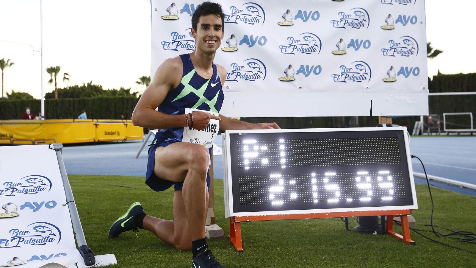 Jesús Gómez posa alegre después de batir el récord de España en 1.000 metros. Jesús Gómez posa alegre después de batir el récord de España en 1.000 metros.