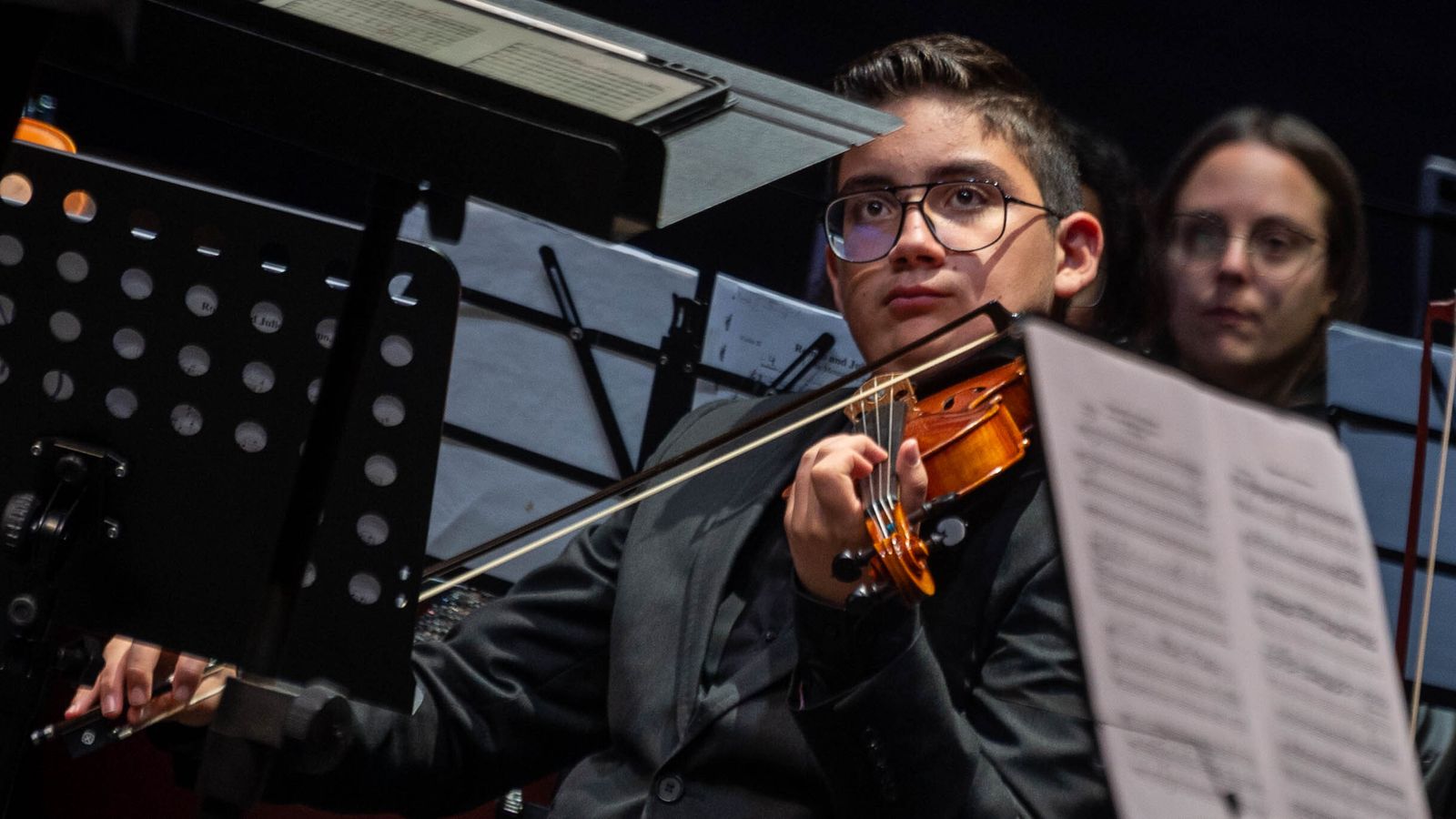 El concierto de la joven orquesta sinfónica de La Línea, en imágenes