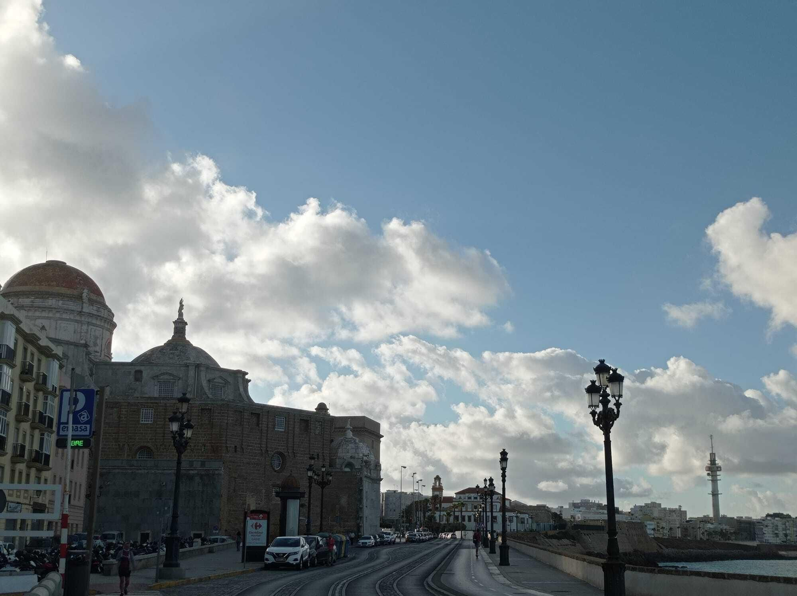 Las nubes se retiran de Cádiz.
