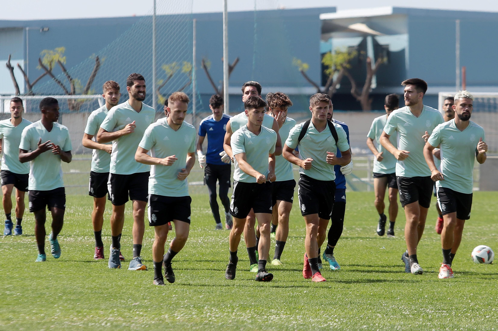 Imágenes del entrenamiento del Recre en la Ciudad Deportiva