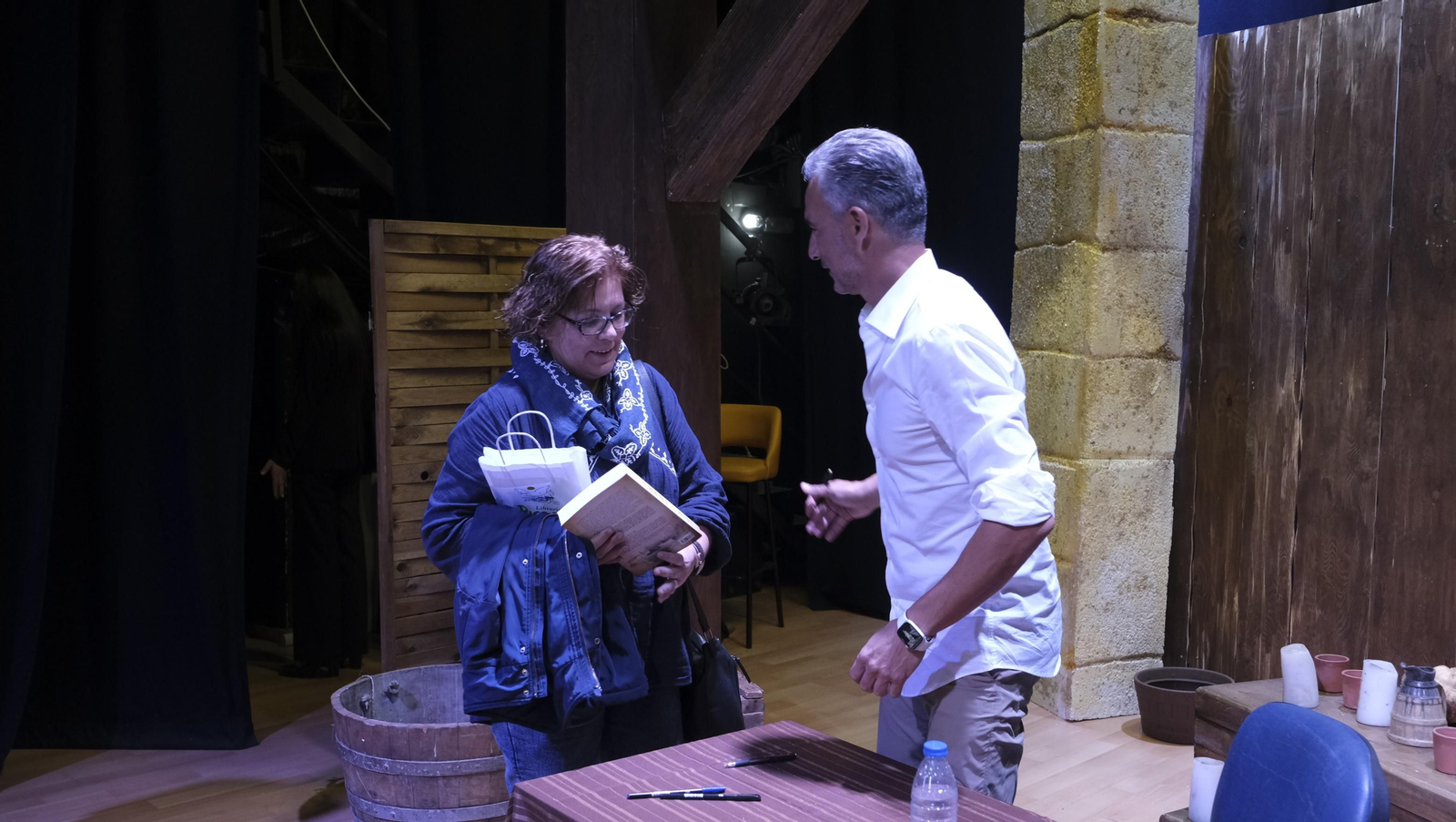 Imágenes de El Diario de los Libros, con Amós Milton