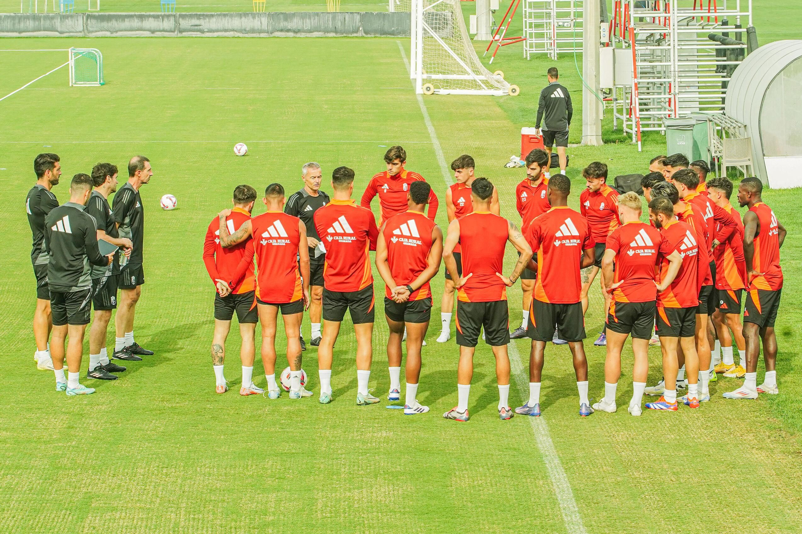 Piña del Granada esta semana antes de un entrenamiento Piña del Granada esta semana antes de un entrenamiento