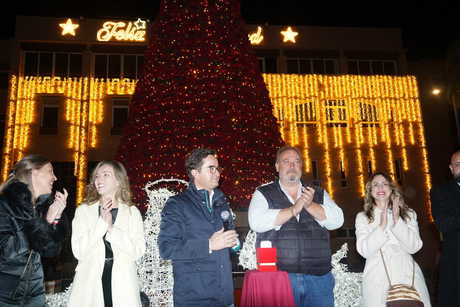 Francisco Góngora inagura las luces de Navidad de El Ejido.