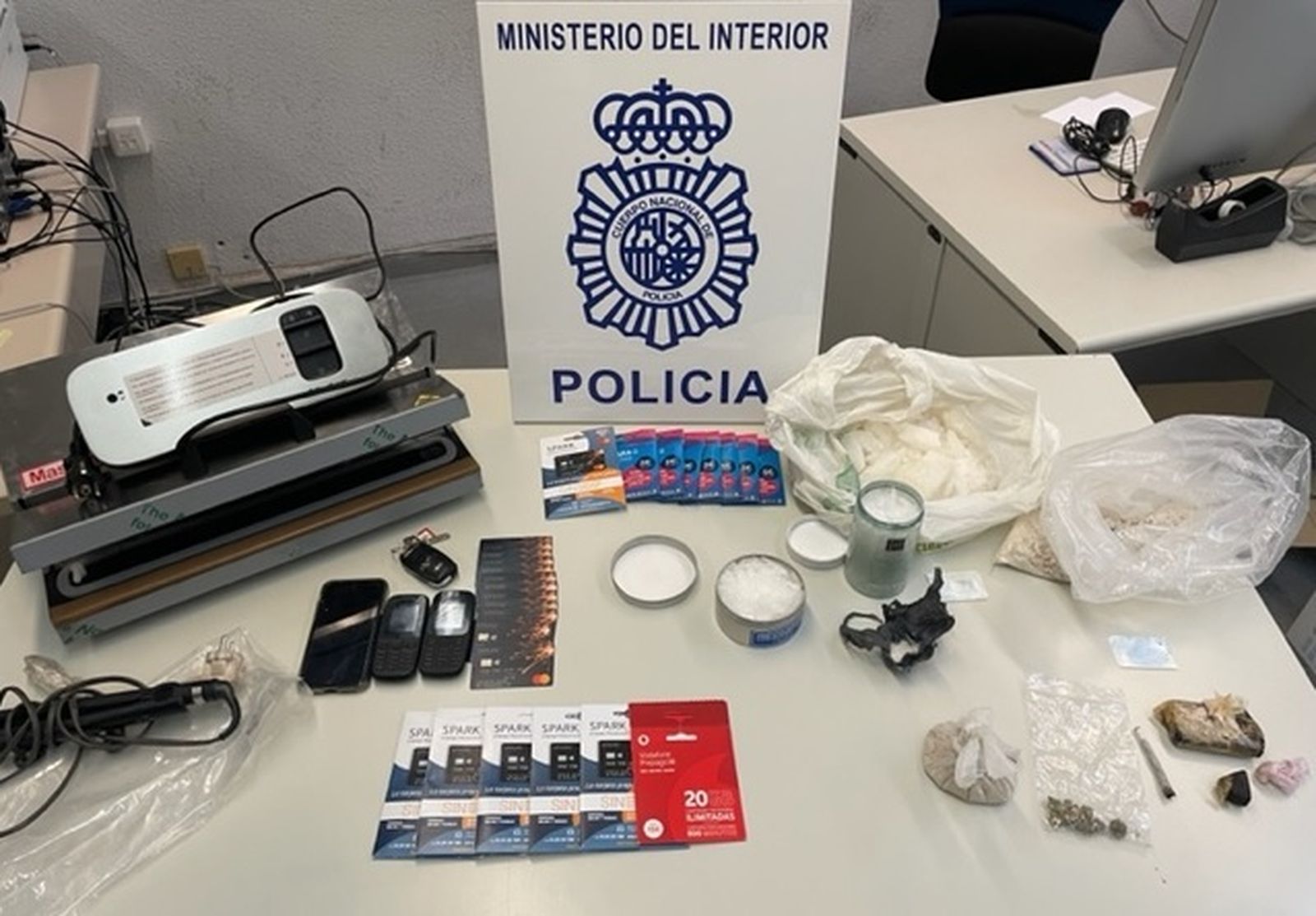 Drogas y objetos intervenidos en Marbella.