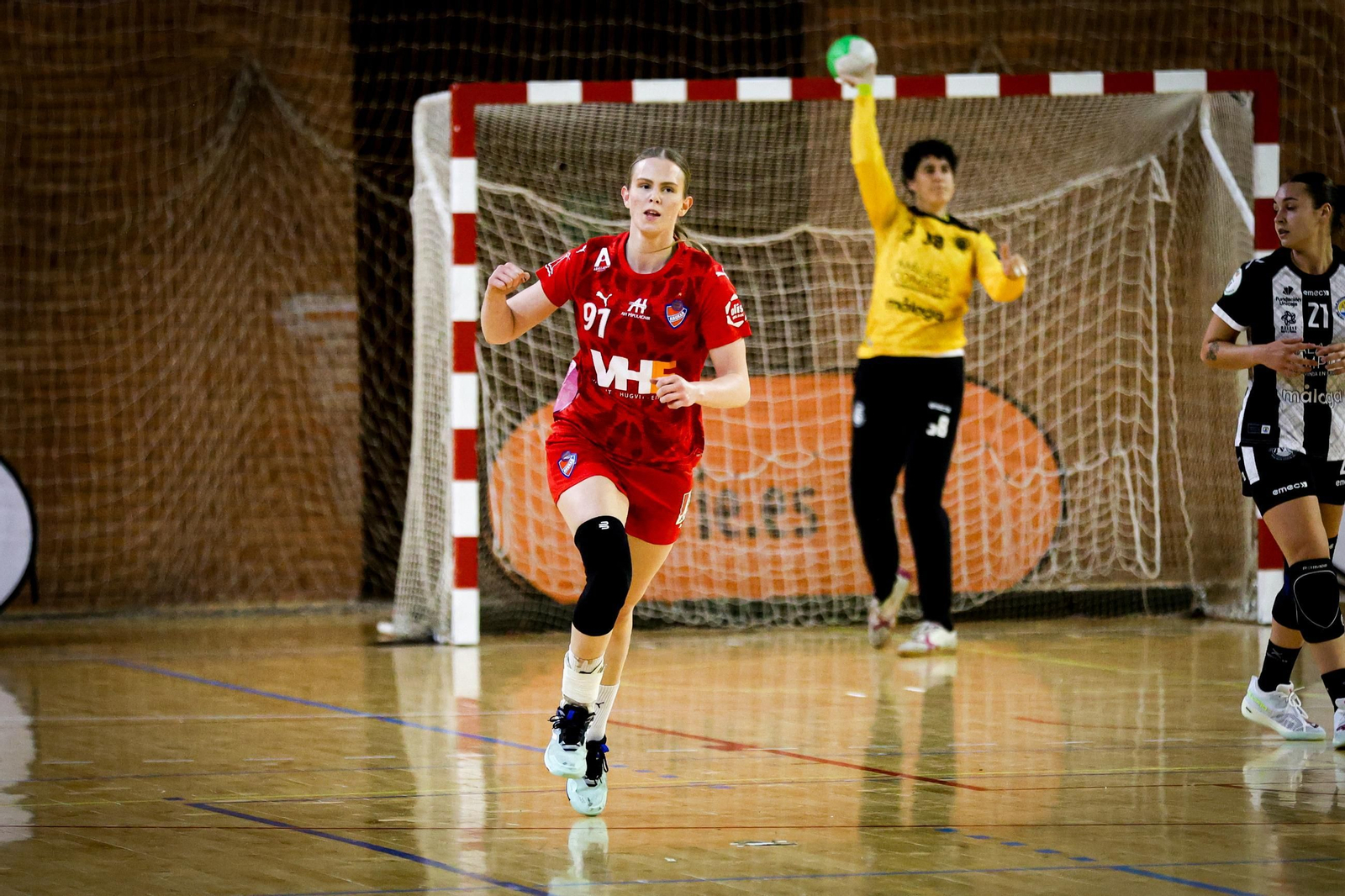El Costa del Sol Málaga avanza a octavos de EHF European Cup (27-19)