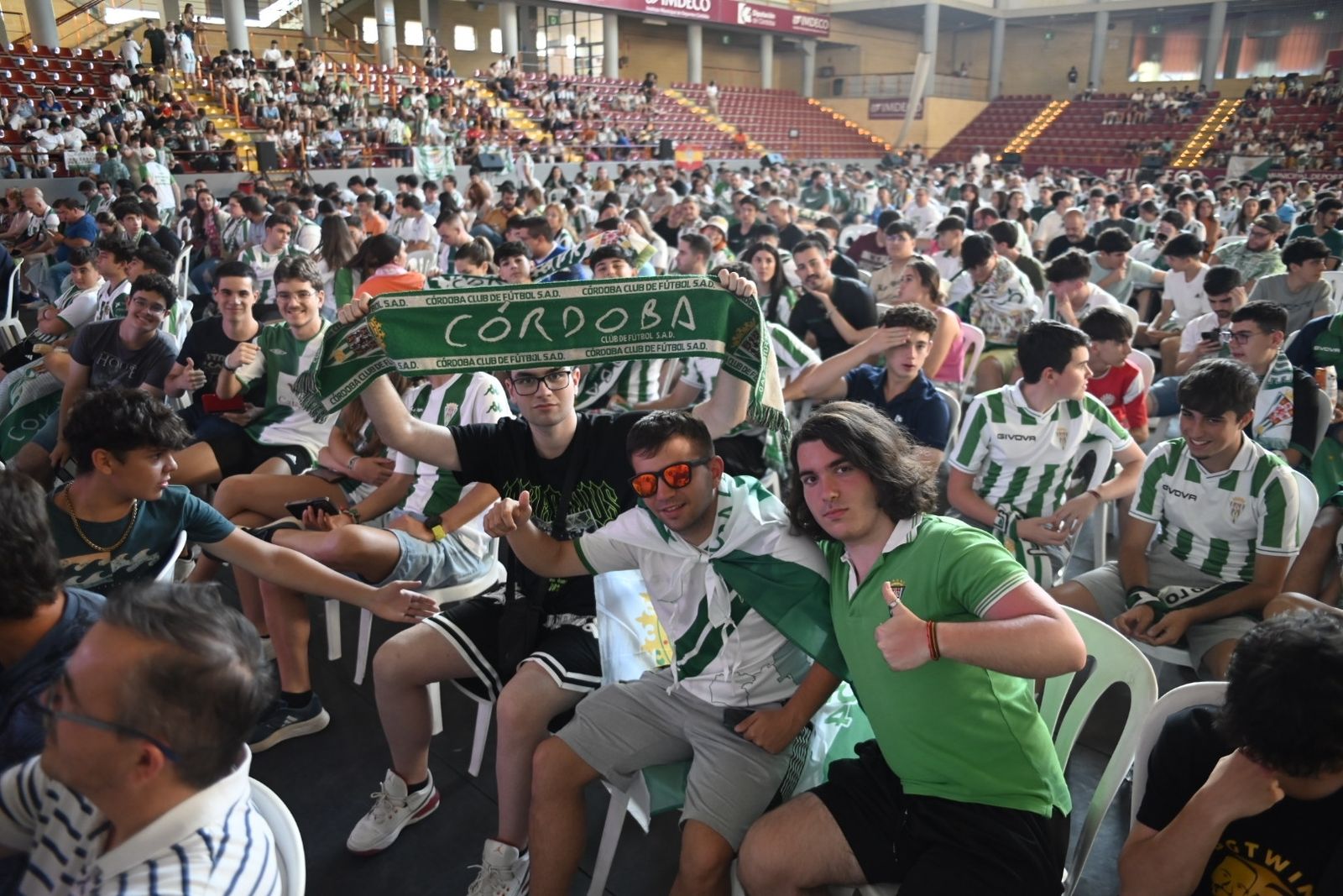 Las mejores fotos del ambiente en Vista Alegre para el Barcelona Atlètic - Córdoba CF