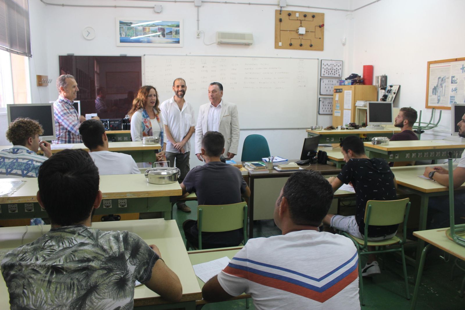 Remedios Palma saludó ayer a los alumnos del nuevo ciclo de aeronáutica.