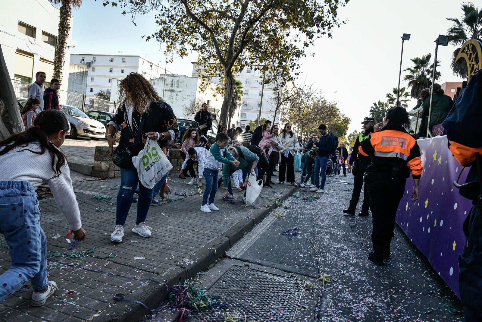 Imágenes del público en las cabalgatas por La Orden, Cardeñas y Las Colonias