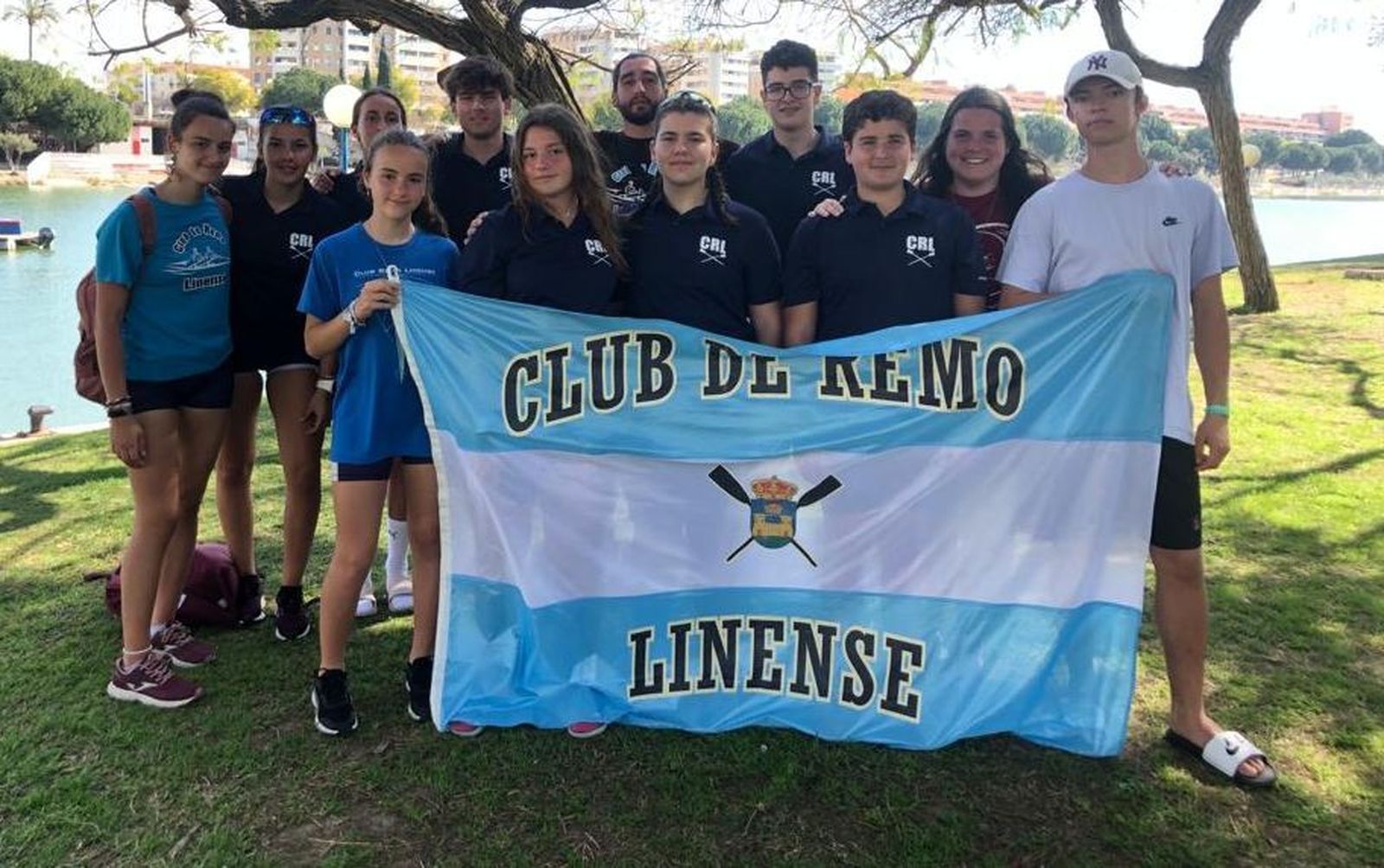 La expedición del Club de Remo Linense, en Sevilla