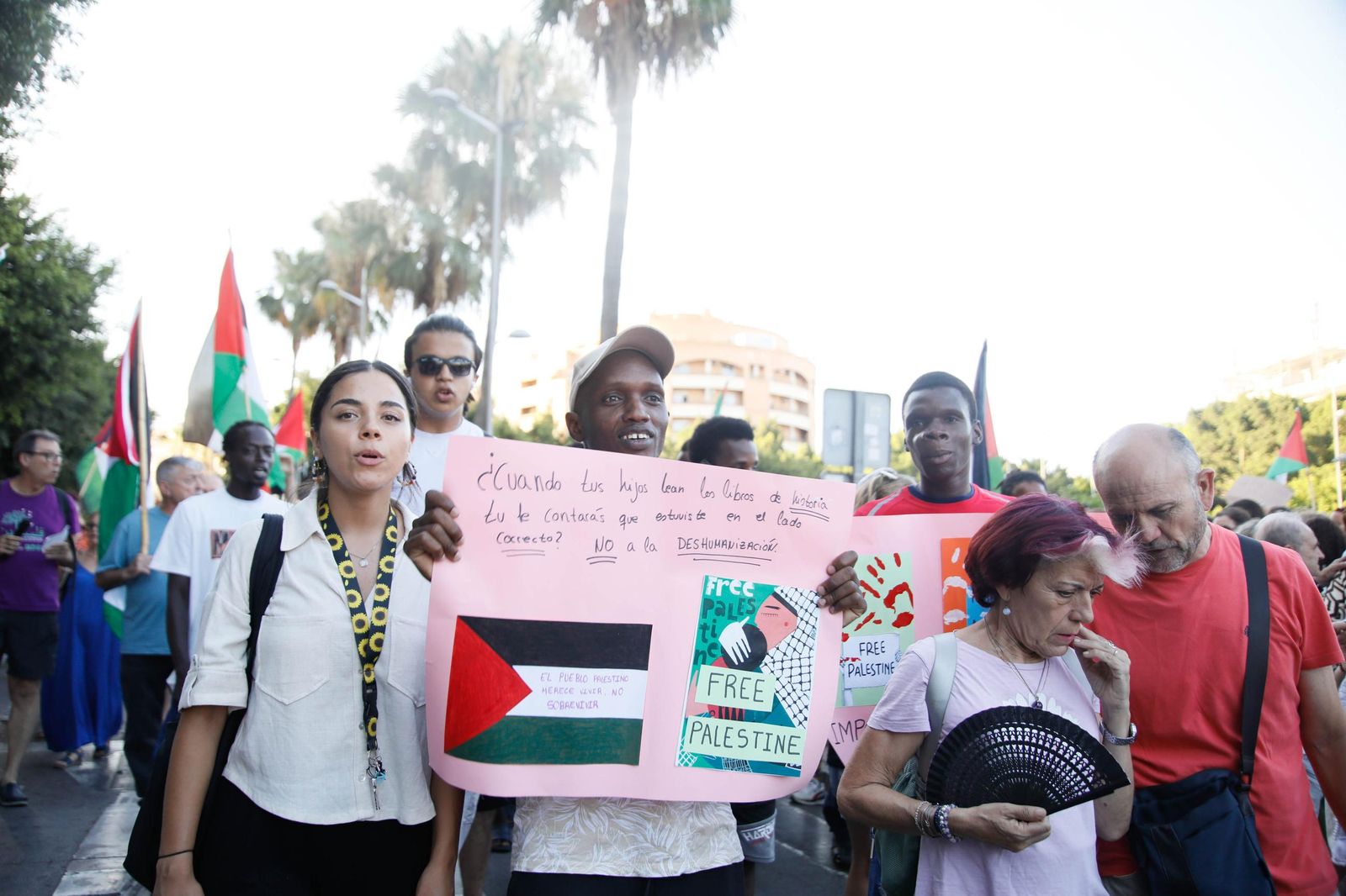 Imágenes de la manifestación en Almería por el genocidio en Palestina