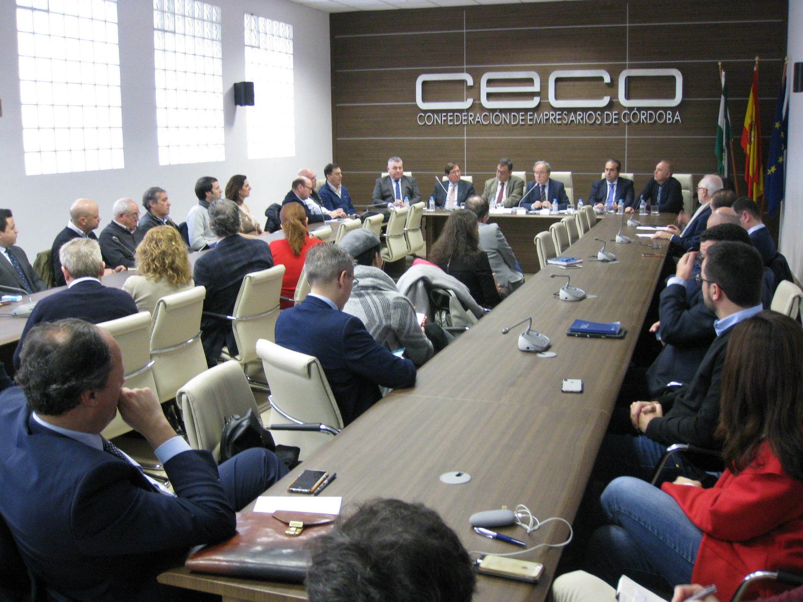 Reunión de la junta directiva de CECO.