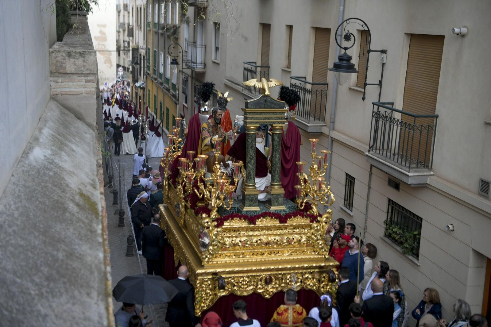 Así vivió el Realejo el nuevo recorrido de la Hermandad de las Maravillas
