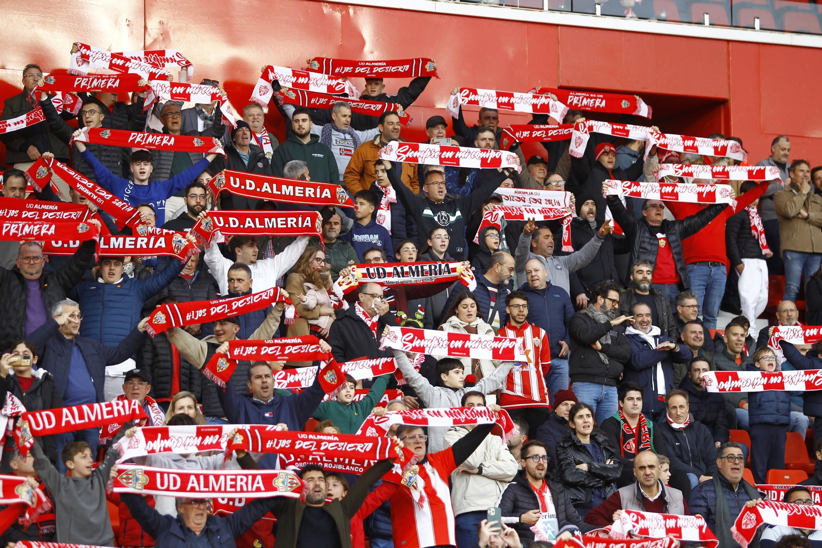 Búscate en la arrolladora victoria del Almería ante el Sevilla en la Copa del Rey, en imágenes