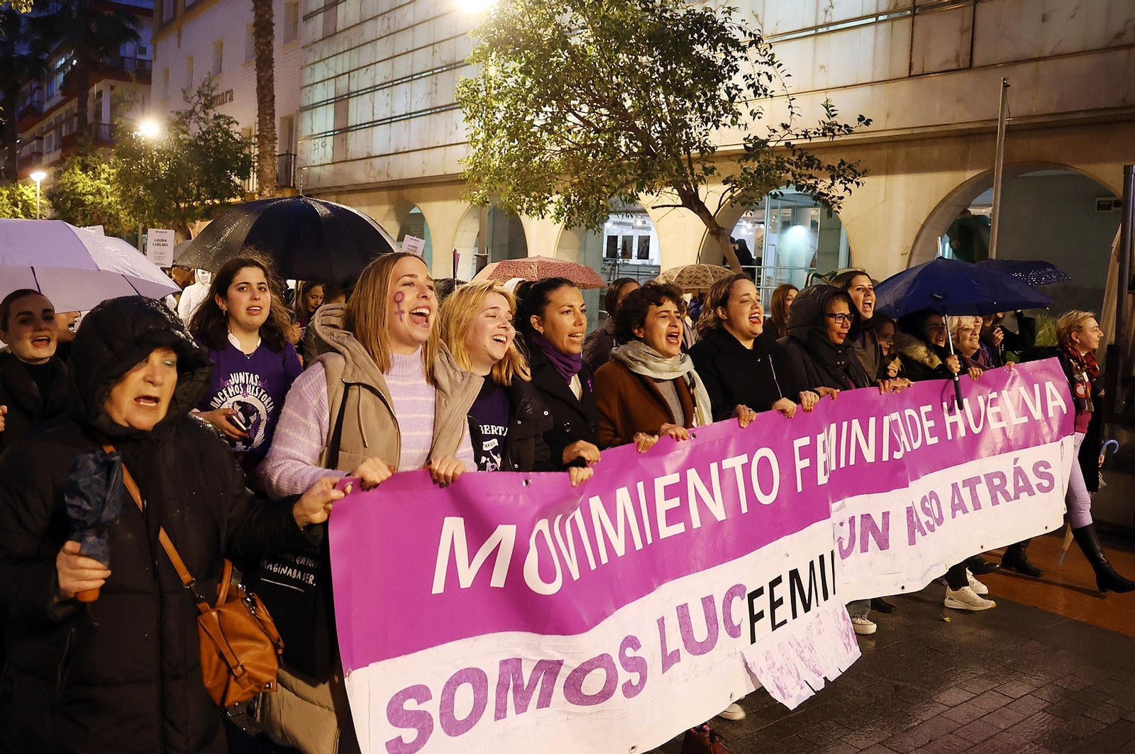 Imágenes de la manifestación del 8M en Huelva