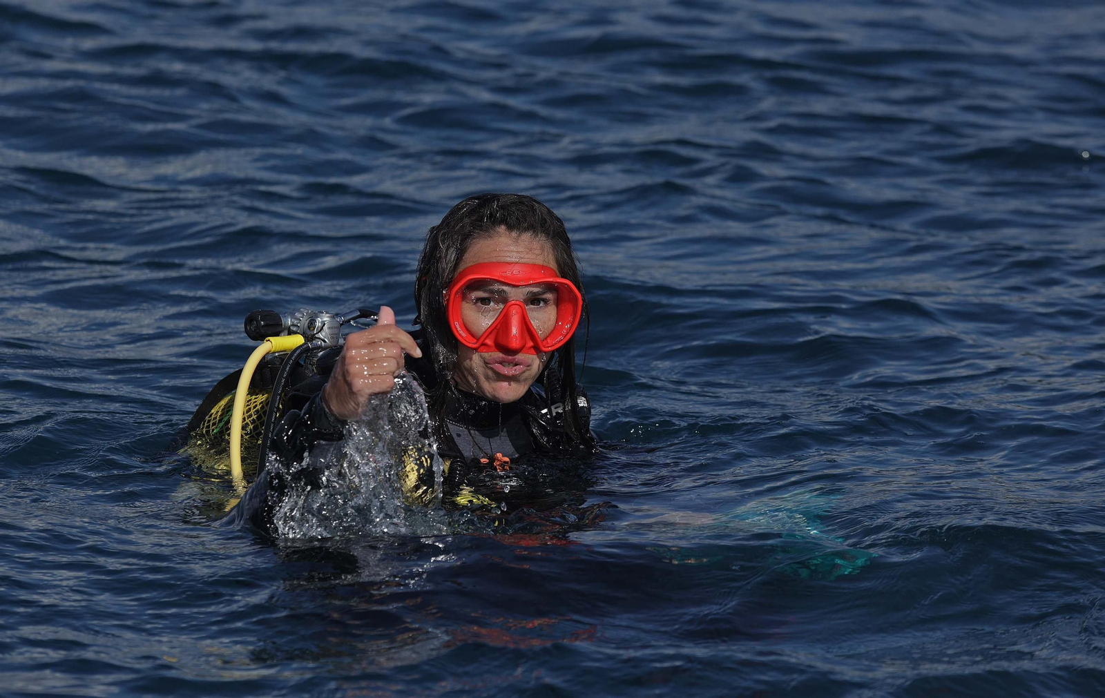 Fotos de la nueva camiseta ecológica del Real Betis fabricada con algas