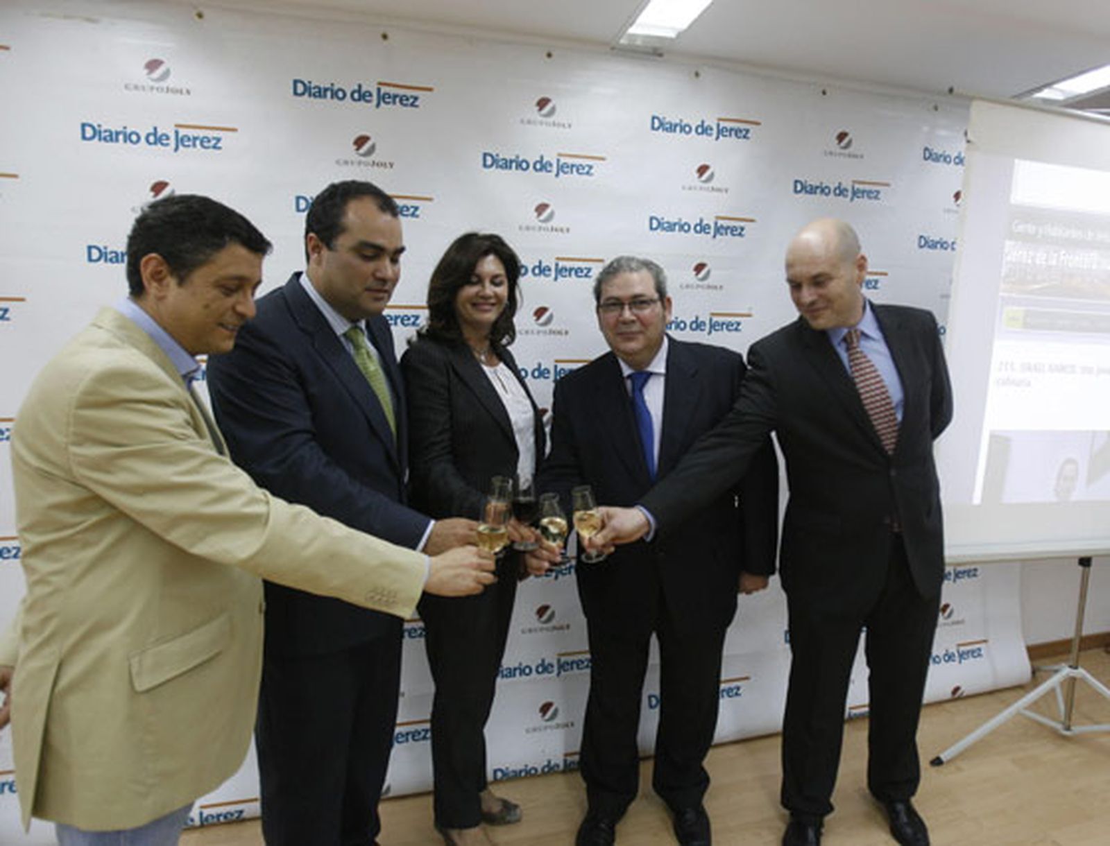 Asistentes a la presentación de la página web 'Gente de Jerez' en la sala ArteaDiario.

Foto: Pascual