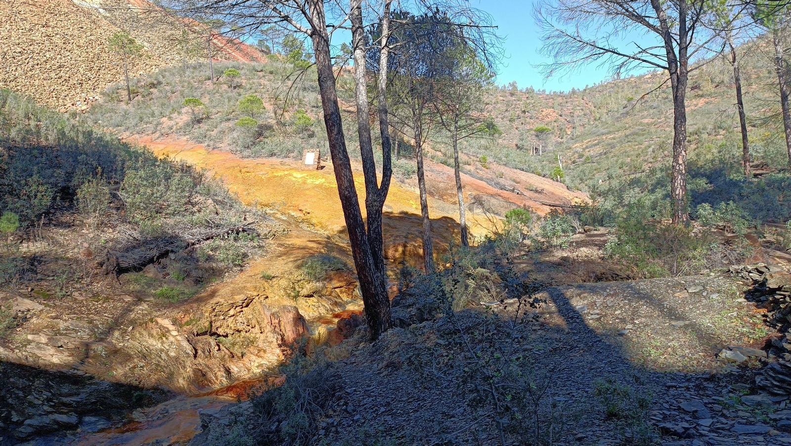 Bajamos por el lateral al barrando de Agua Dulce