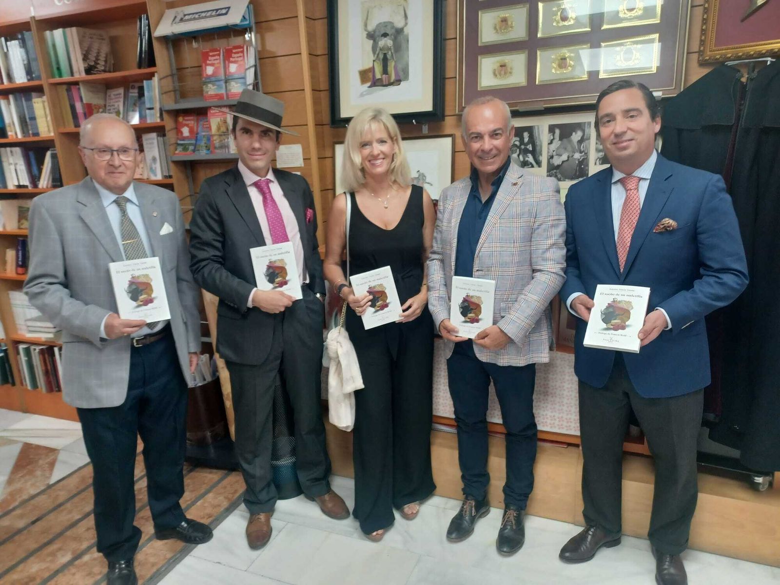 Foto de la presentación del libro en Librería Luque.