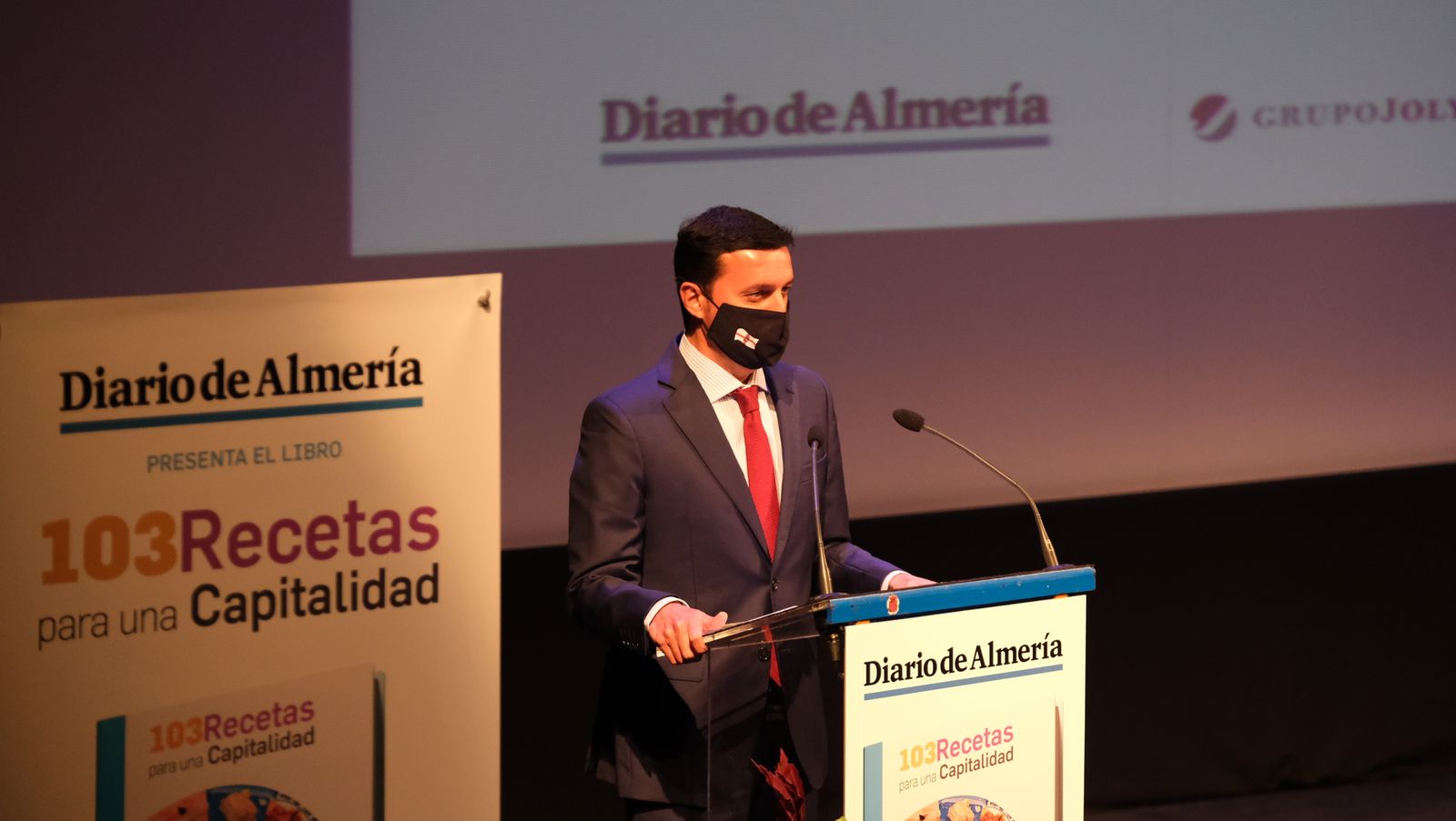 Fotogalería presentación libro '103 Recetas para una Capitalidad'. Almería