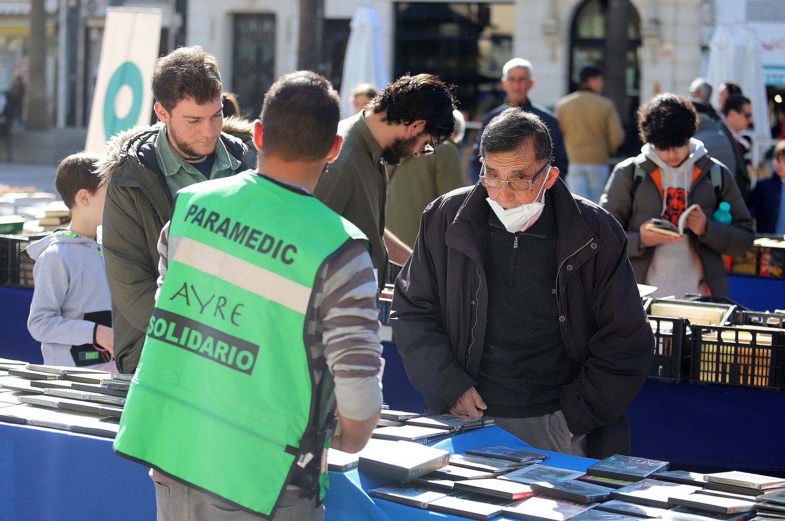 Imágenes del mercadillo de Ayre Solidario en la Plaza de las Monjas