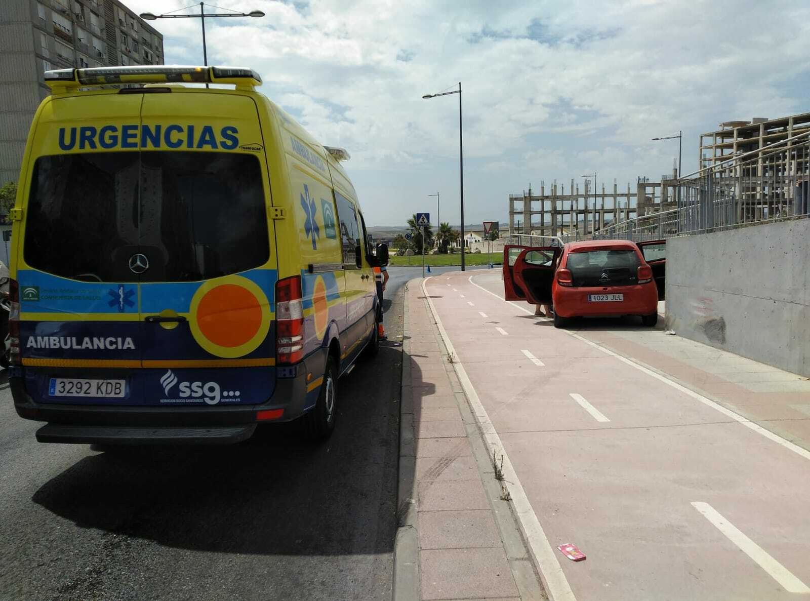 Una ambulancia durante un auxilio.