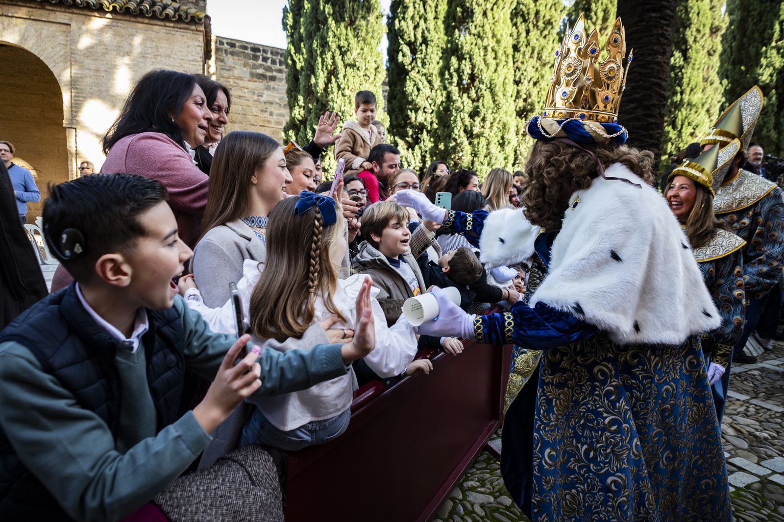 Los Reyes Magos son coronados un año más en el Alcázar de Jerez