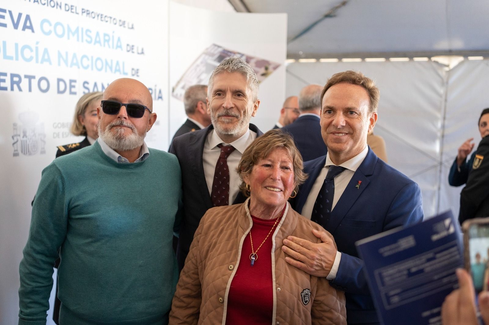 La presidenta de la Flave, Milagros Muñoz, y Enrique Valle, junto al ministro Marlaska y David de la Encina el vía de la visita del representante del Gobierno central.