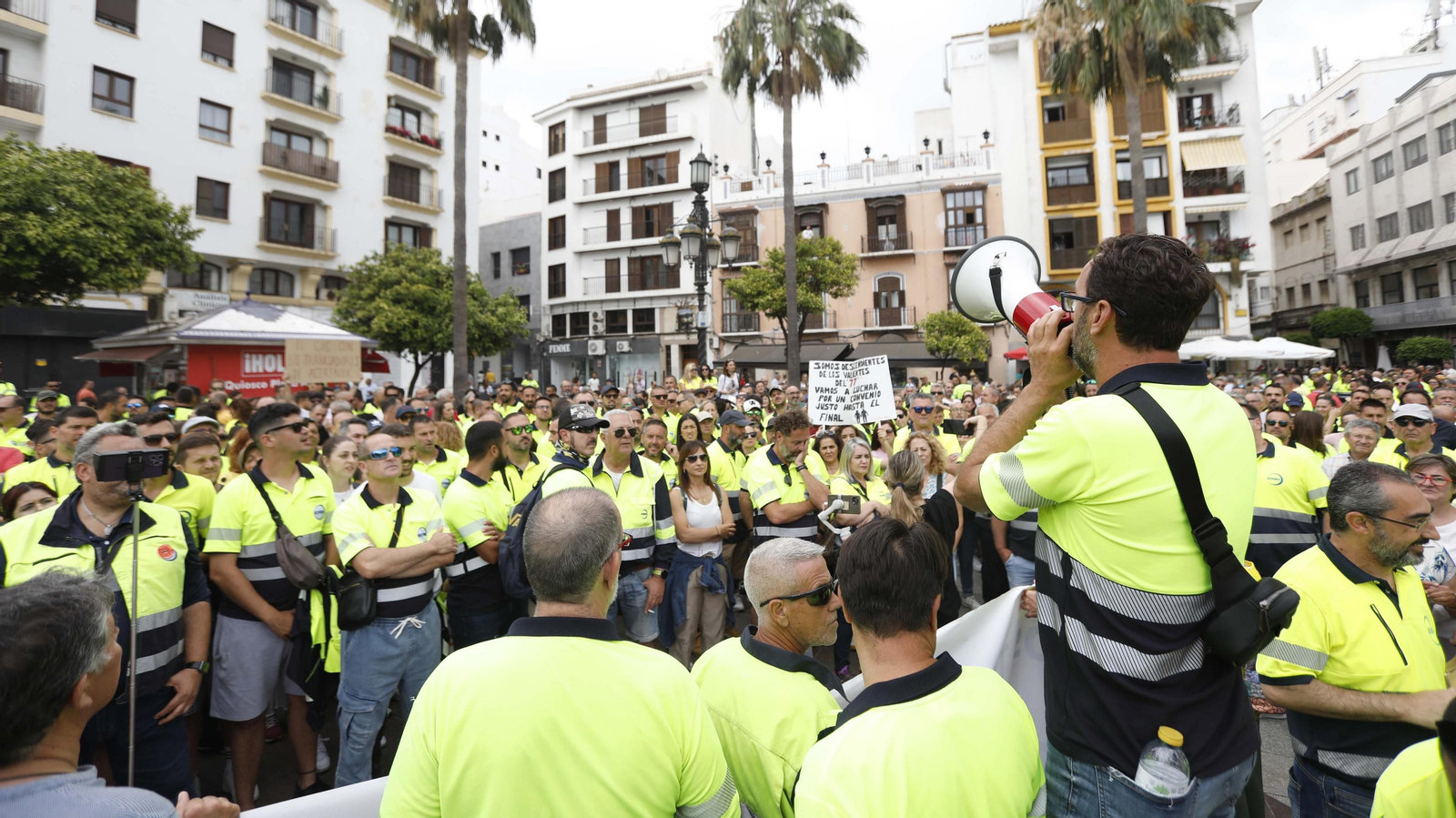 La plantilla de Acerinox celebra una nueva manifestación en Algeciras, en imágenes