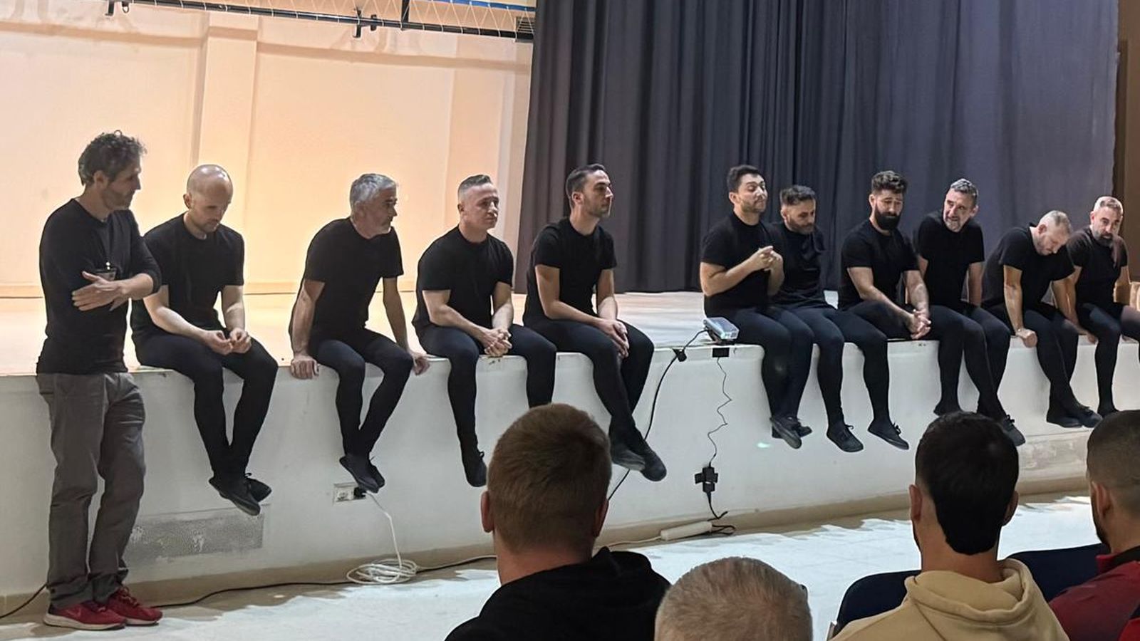 Tras la representación se ha desarrollado un coloquio con los internos.