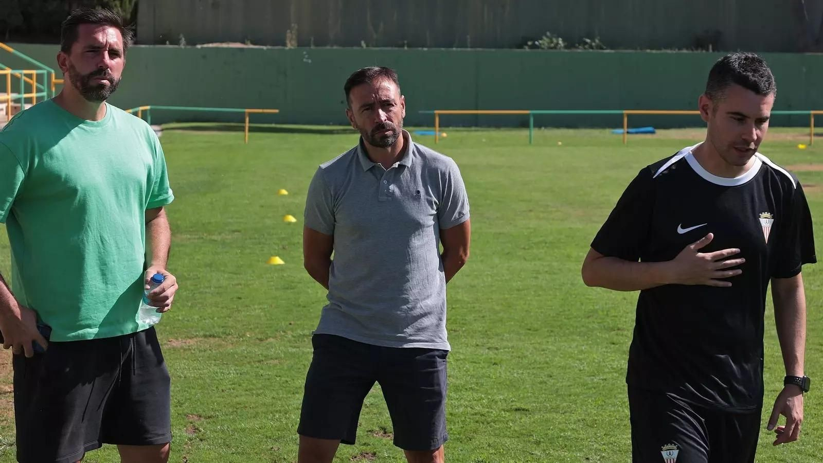Miguel León (c), con Figueras y Justo durante la pasada temporada.