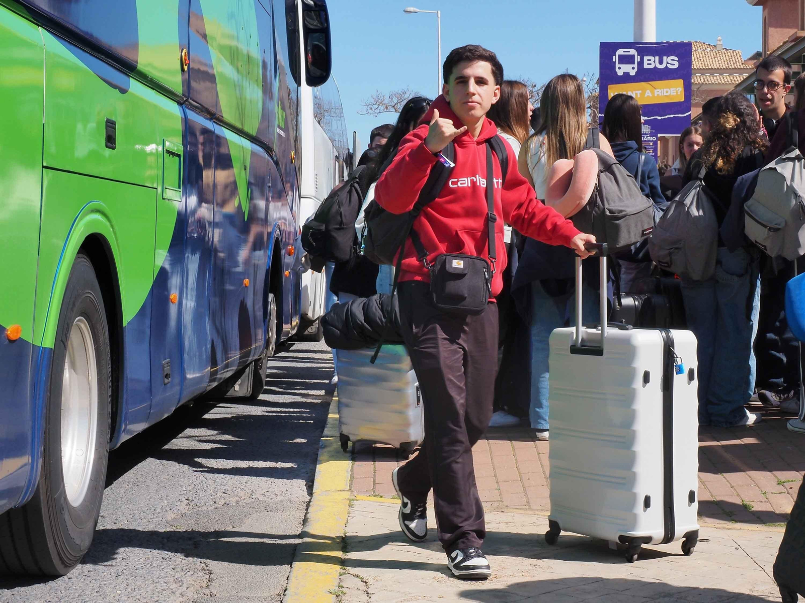 Las fotos de la espectacular llegada de 10.000 estudiantes portugueses a Punta Umbría