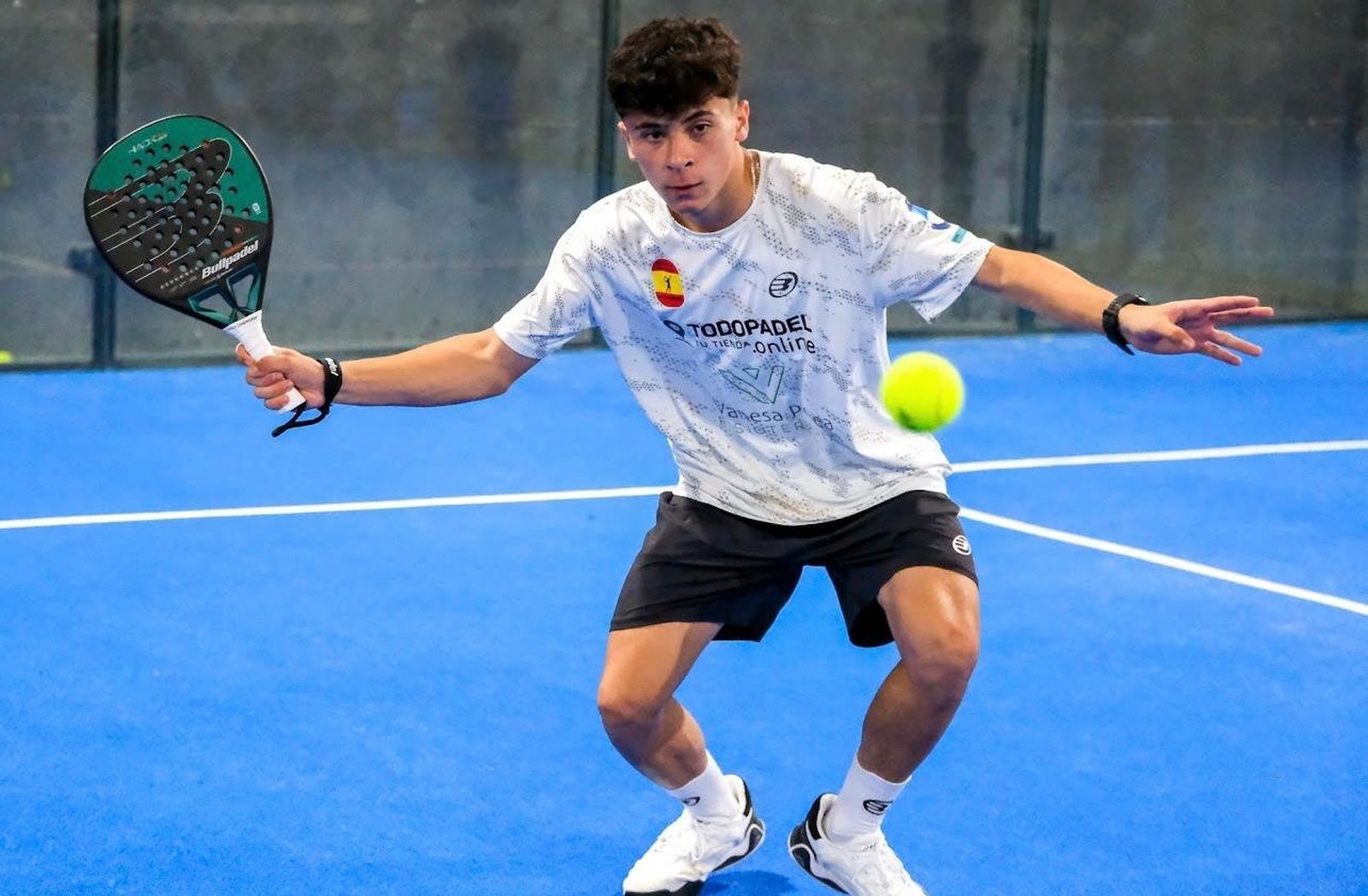 Antonio Sierra, en plena acción en un partido.