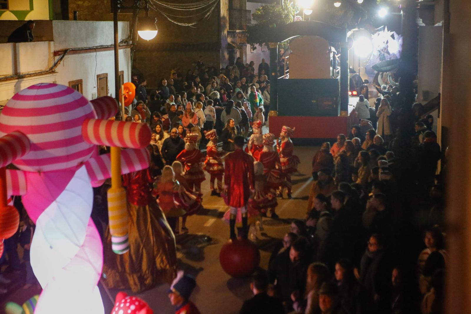 Búscate en las fotos de la cabalgata de Reyes Magos 2026 en Los Barrios