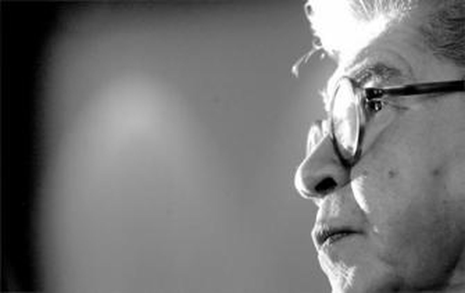 Alfredo Bryce Echenique, que vive a caballo entre Lima y Barcelona, durante la entrevista.