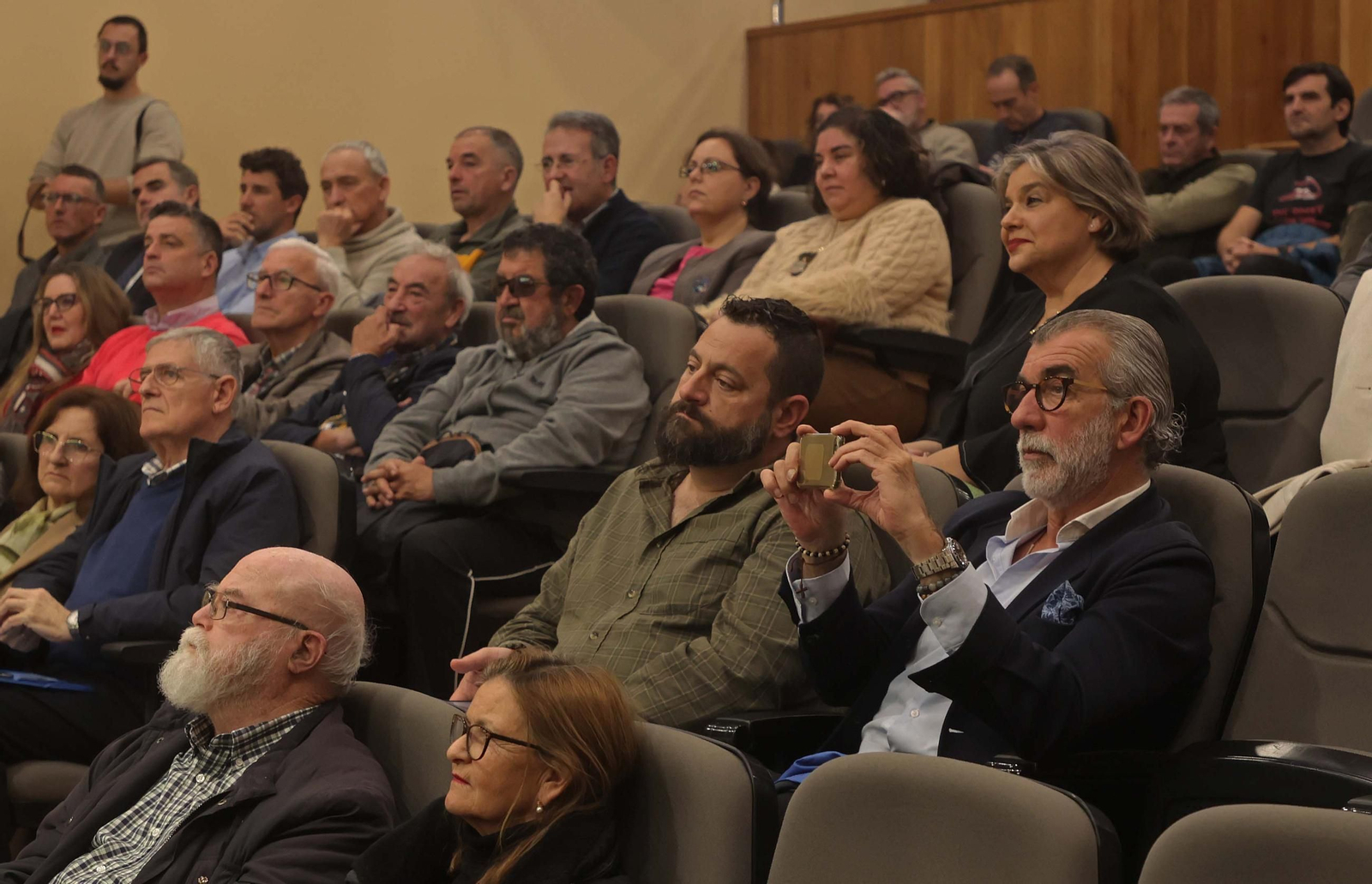 Fotos de la restauración de un traje clásico de buzo de la primera mitad del siglo XX en Algeciras