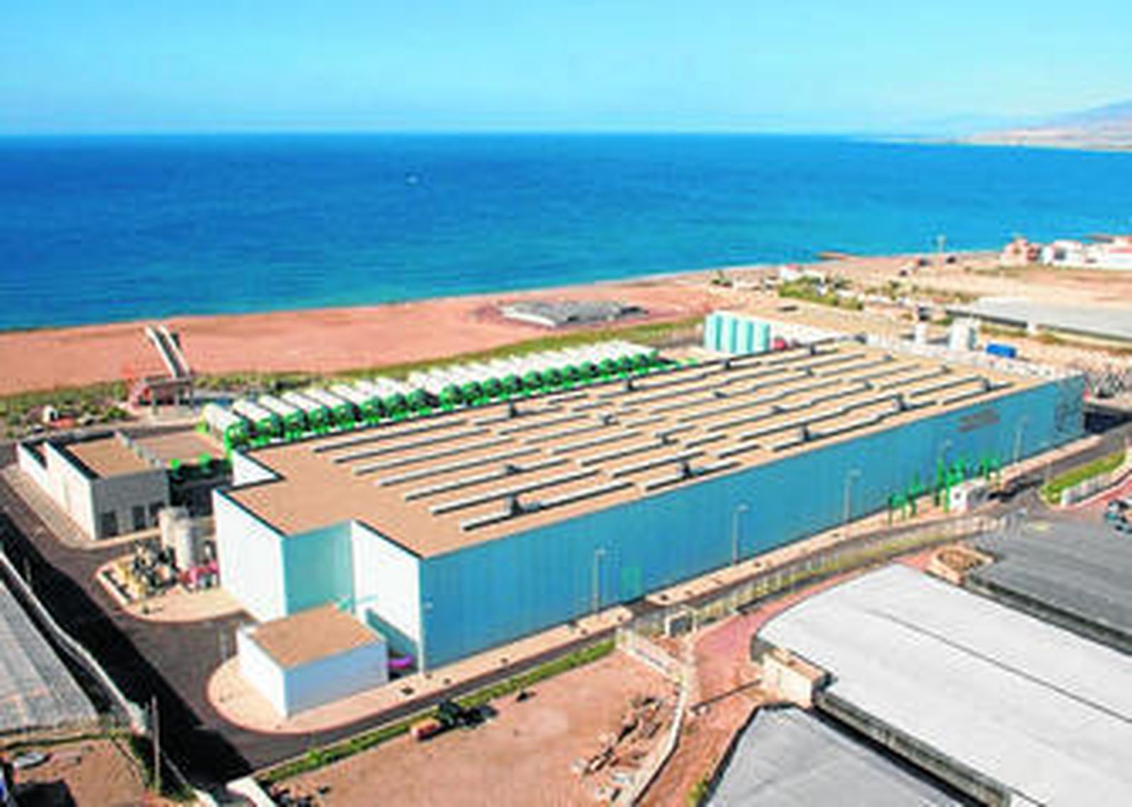 Vista de la desaladora de Balerma, en el término municipal de El Ejido, que funciona desde hace unas semanas.