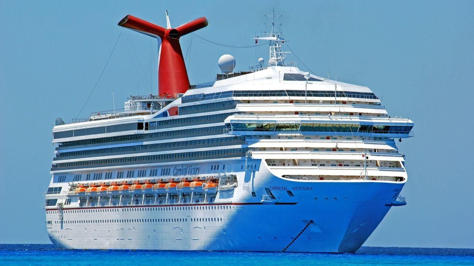 Descubre la experiencia de viajar en ferry: Comodidad y aventura en el mar