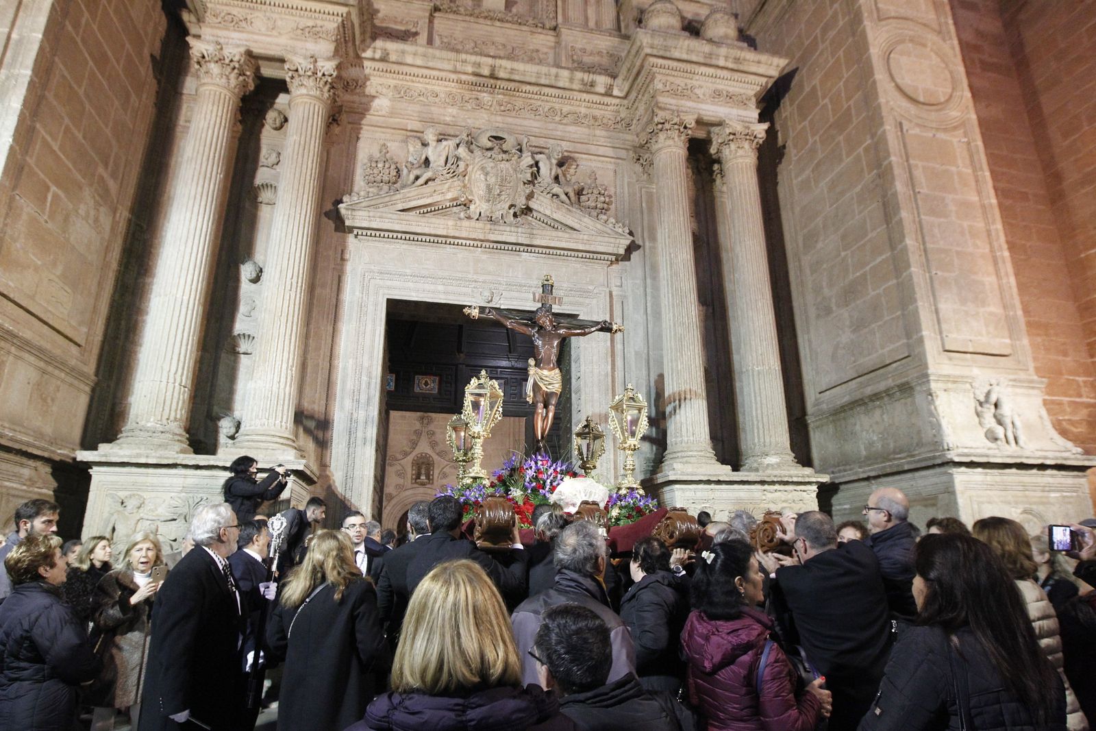 Imágenes Via Crucis Santo Cristo de la Escucha. Semana Santa Almería 2019