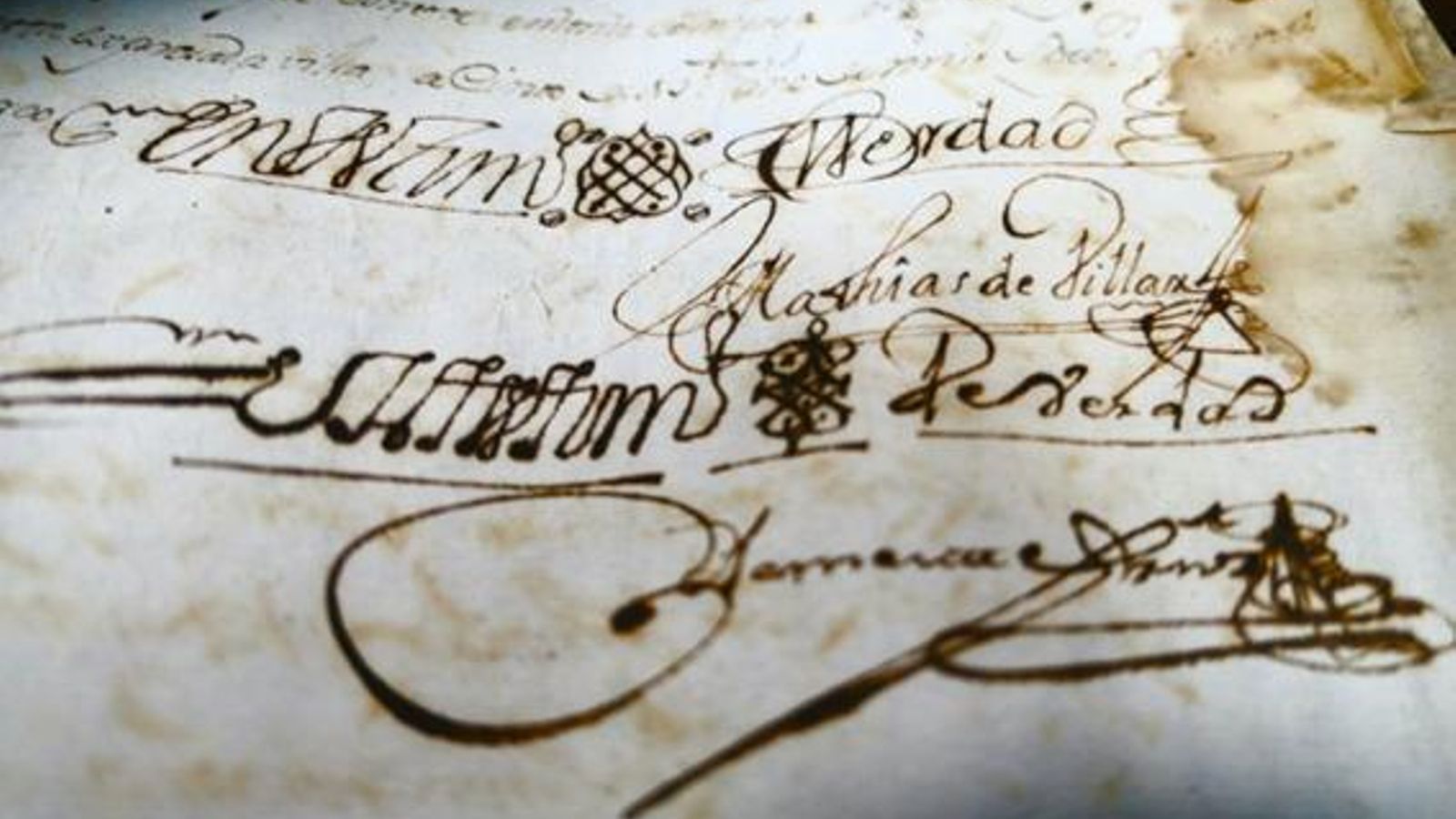 En este documento del archivo histórico de protocolos notariales pueden apreciarse algunas de las curiosas rúbricas personalizadas de los antiguos escribanos.