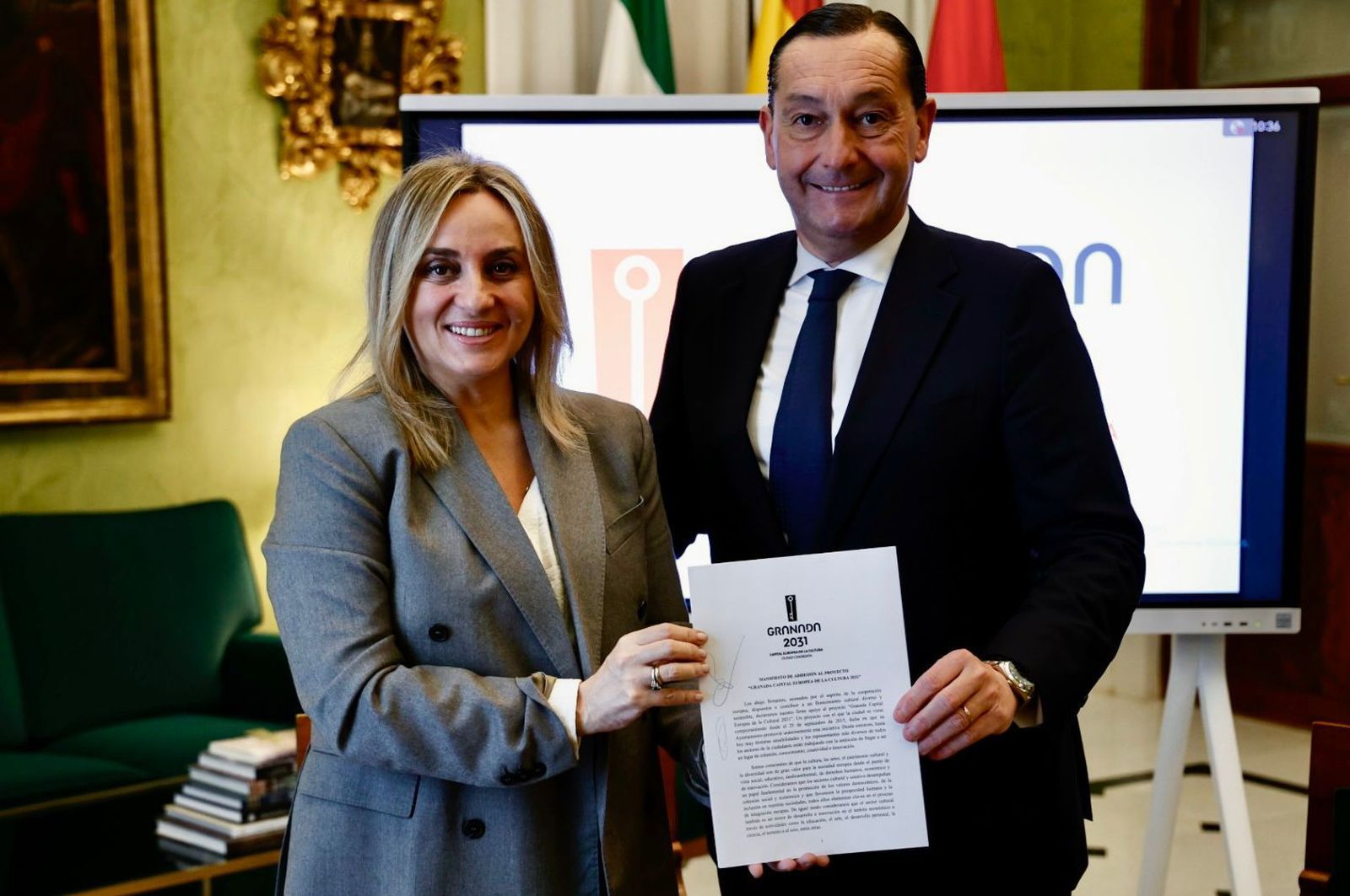 Marifrán Carazo y Alfredo García durante la firma de adhesión al proyecto