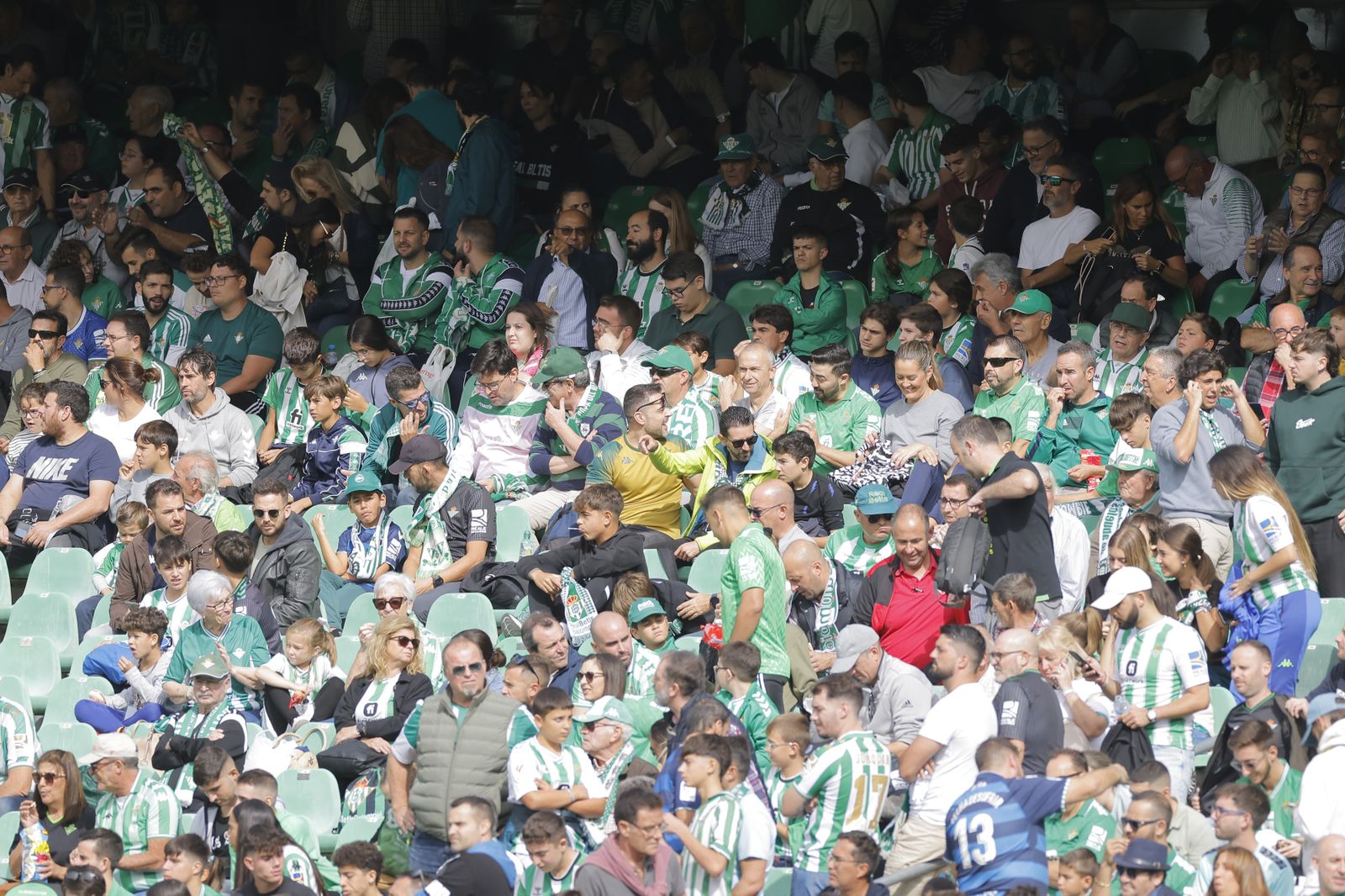 Búscate en las fotos del Betis-Osasuna