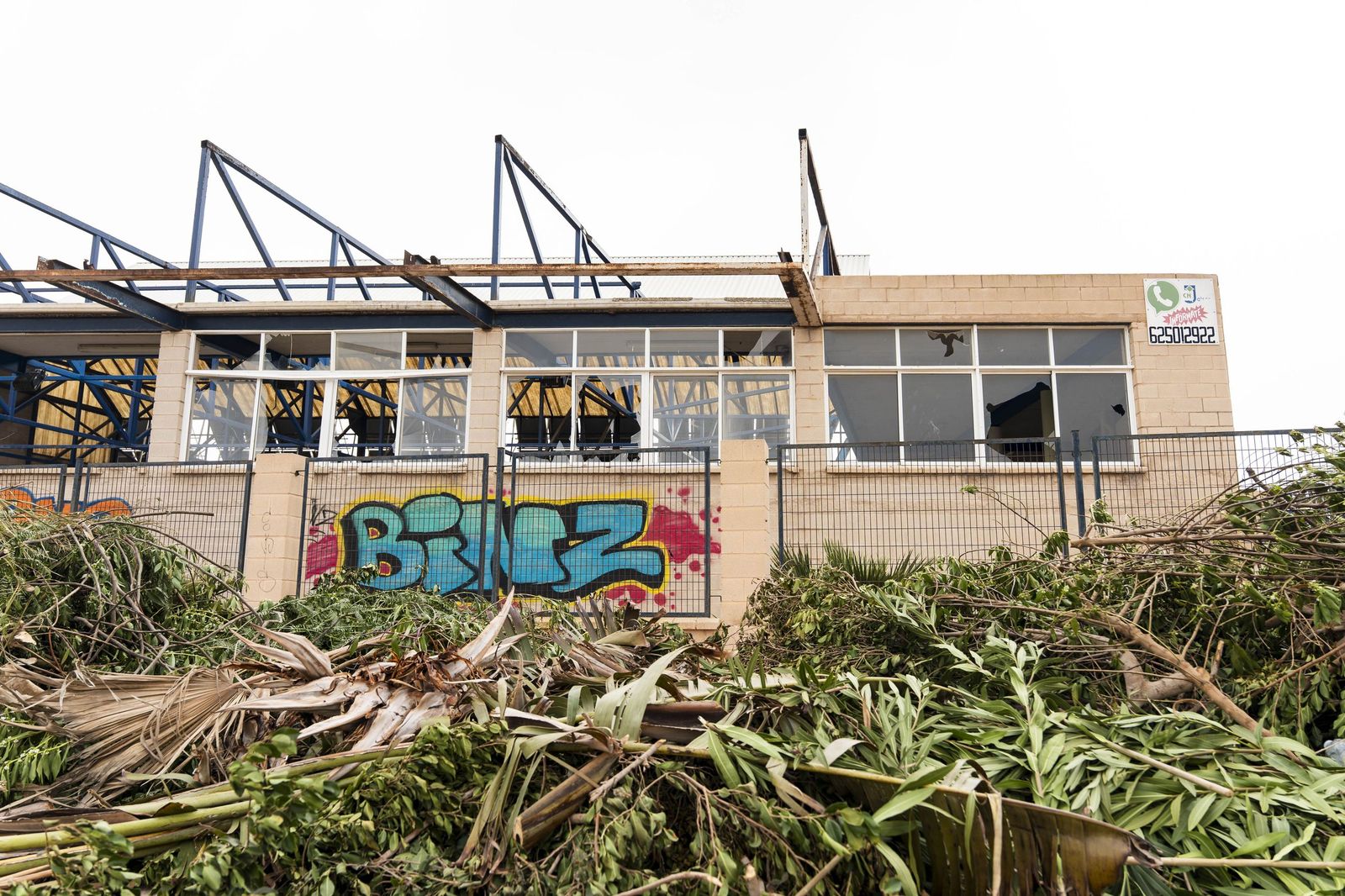 Las pistas deportivas y piscina de Costacabana, en imágenes