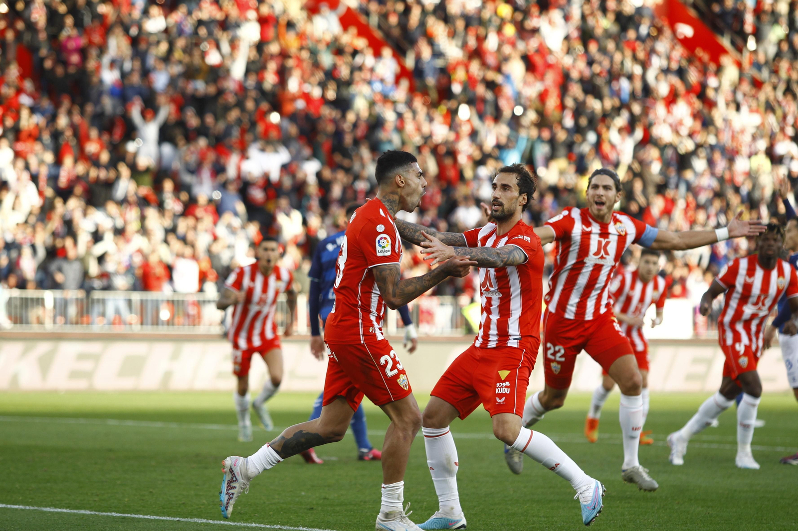 Imágenes del partido de fútbol U.D. Almería-Real Betis Balompié