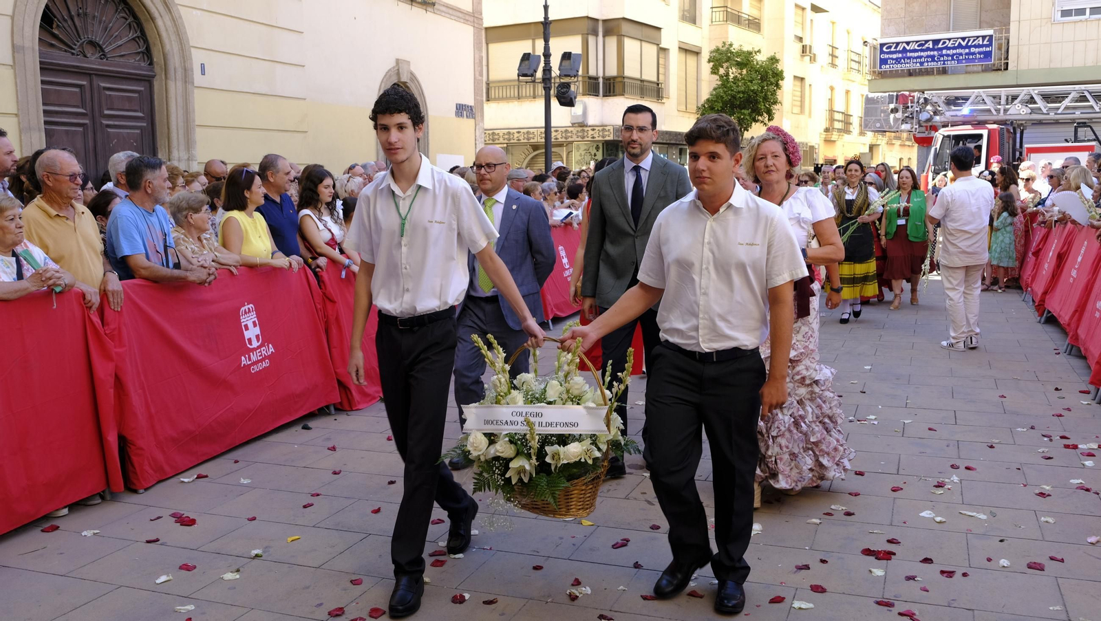 La ofrenda floral a la Virgen del Mar en la Feria de Almería 2025, en imágenes