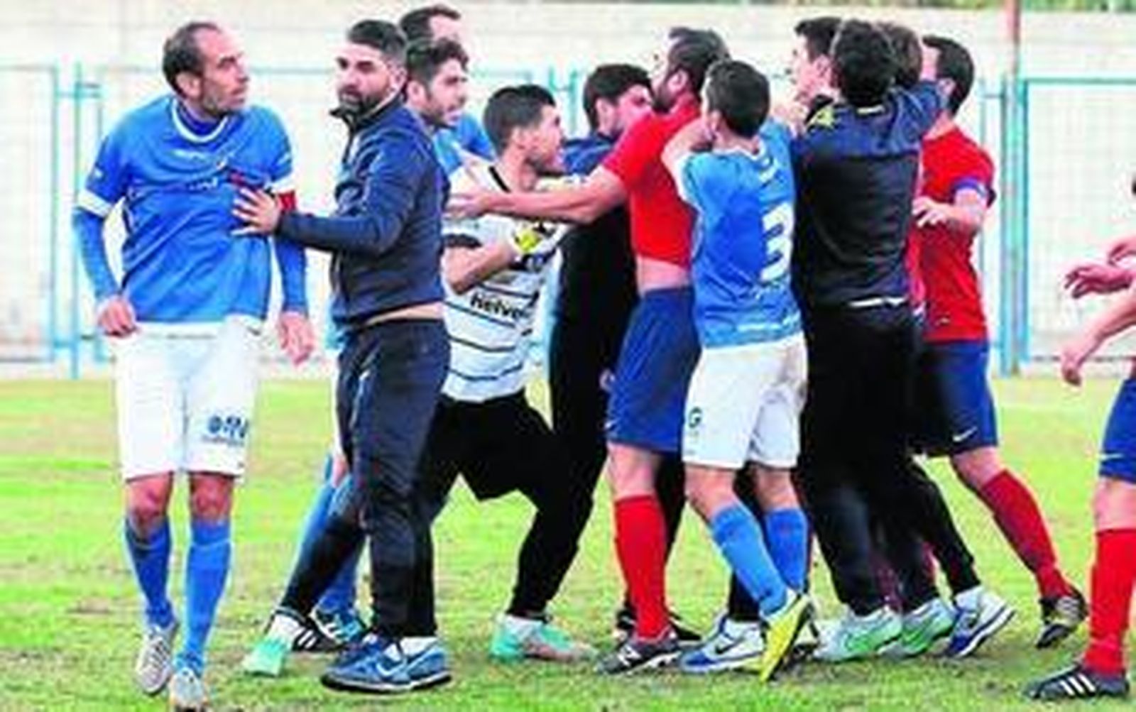 Momento de la trifulca final entre Xerez y Guadiaro.