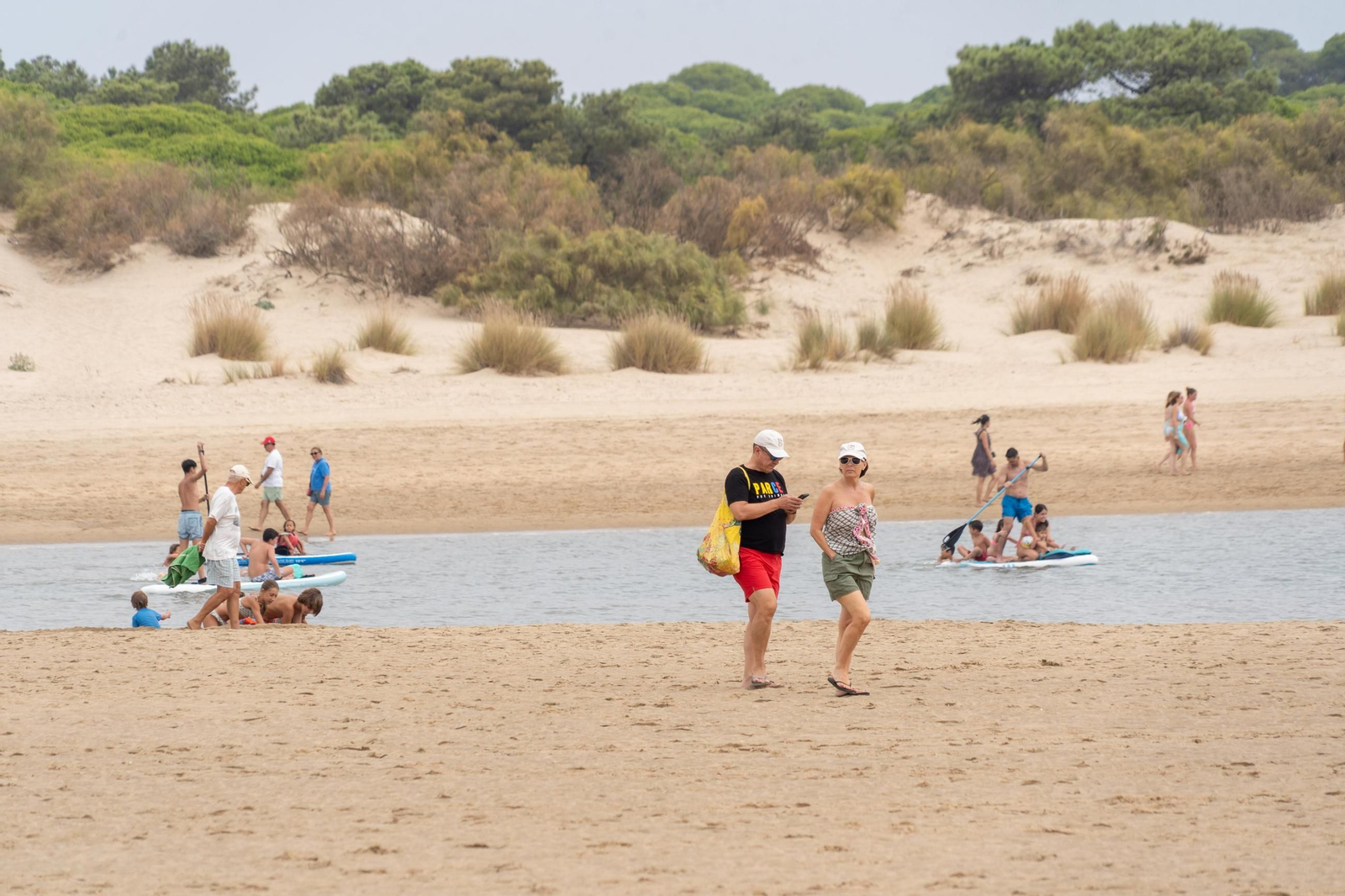 La mañana nublada en las playas de El Portíl